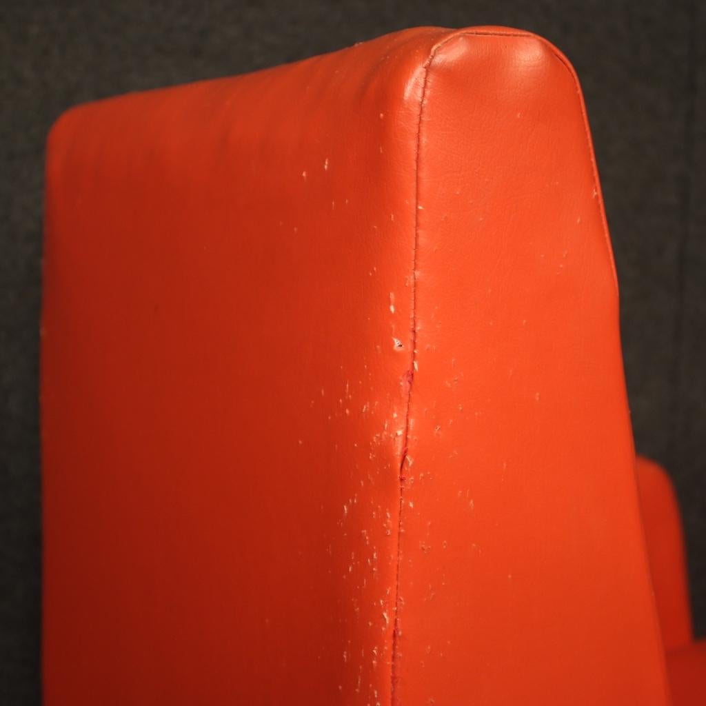 Paire de fauteuils de design italien en simili cuir rouge du 20ème siècle:: 1970 en vente 3