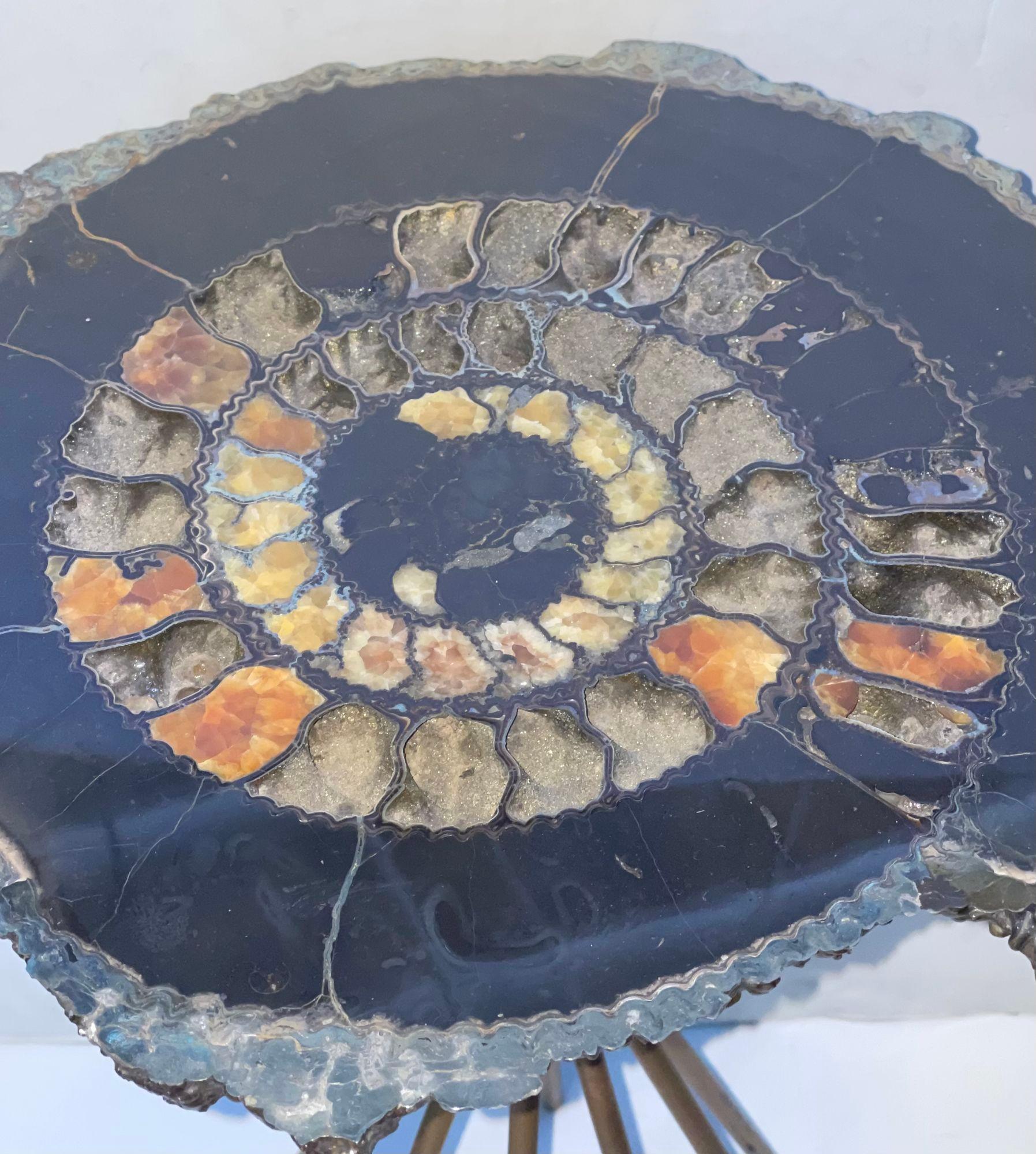 20ième siècle Paire de tables d'appoint russes Ammonite du 20ème siècle en vente