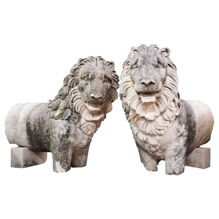 Paire de lions en grès du 19ème siècle En vente sur 1stDibs
