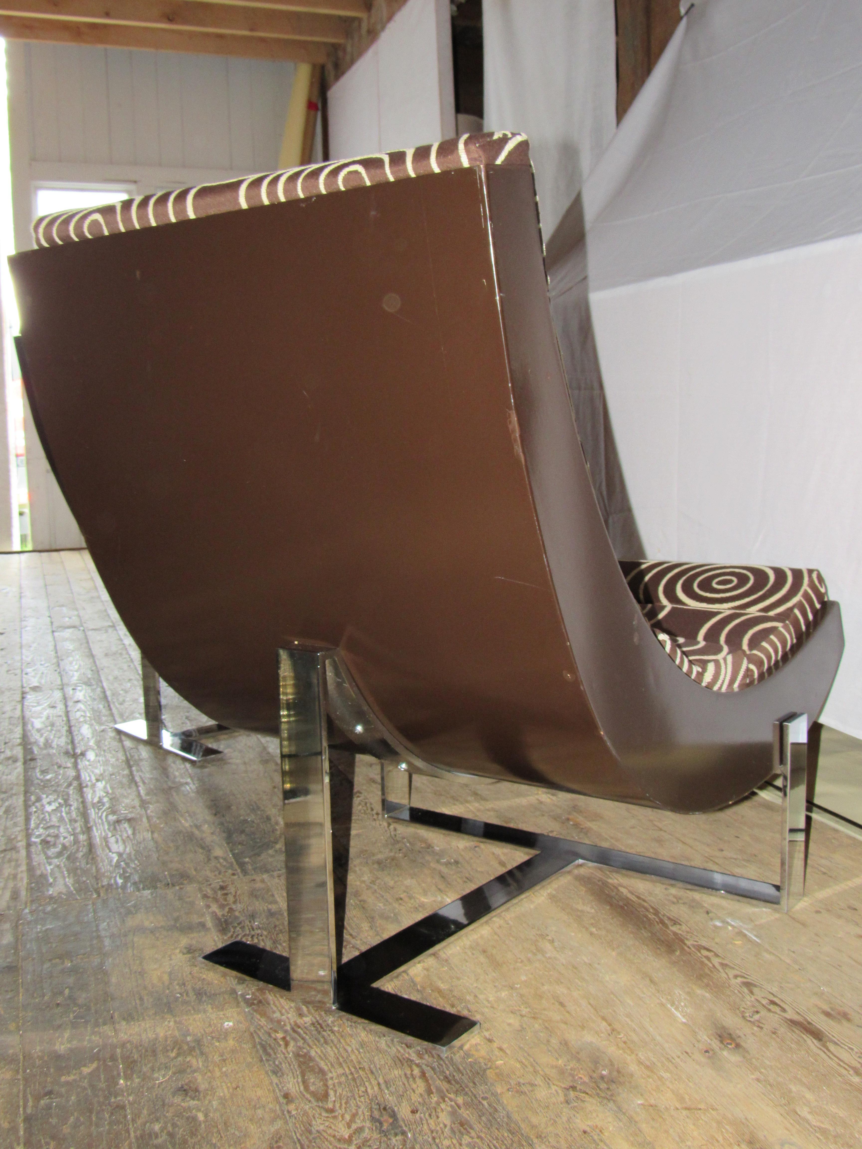 Coppia di sedie da salotto Scoop in cromo e lacca di cioccolato della metà del secolo scorso Francia anni '70 in vendita 2