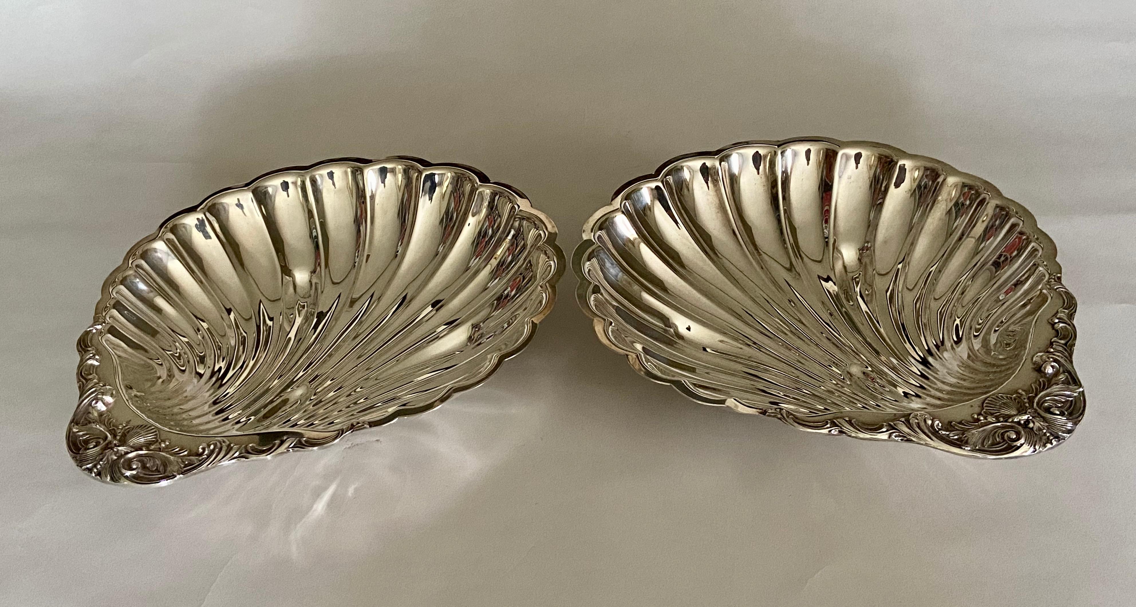 American Pair of 20th Century Silver Plated Shell-Shaped Dishes For Sale