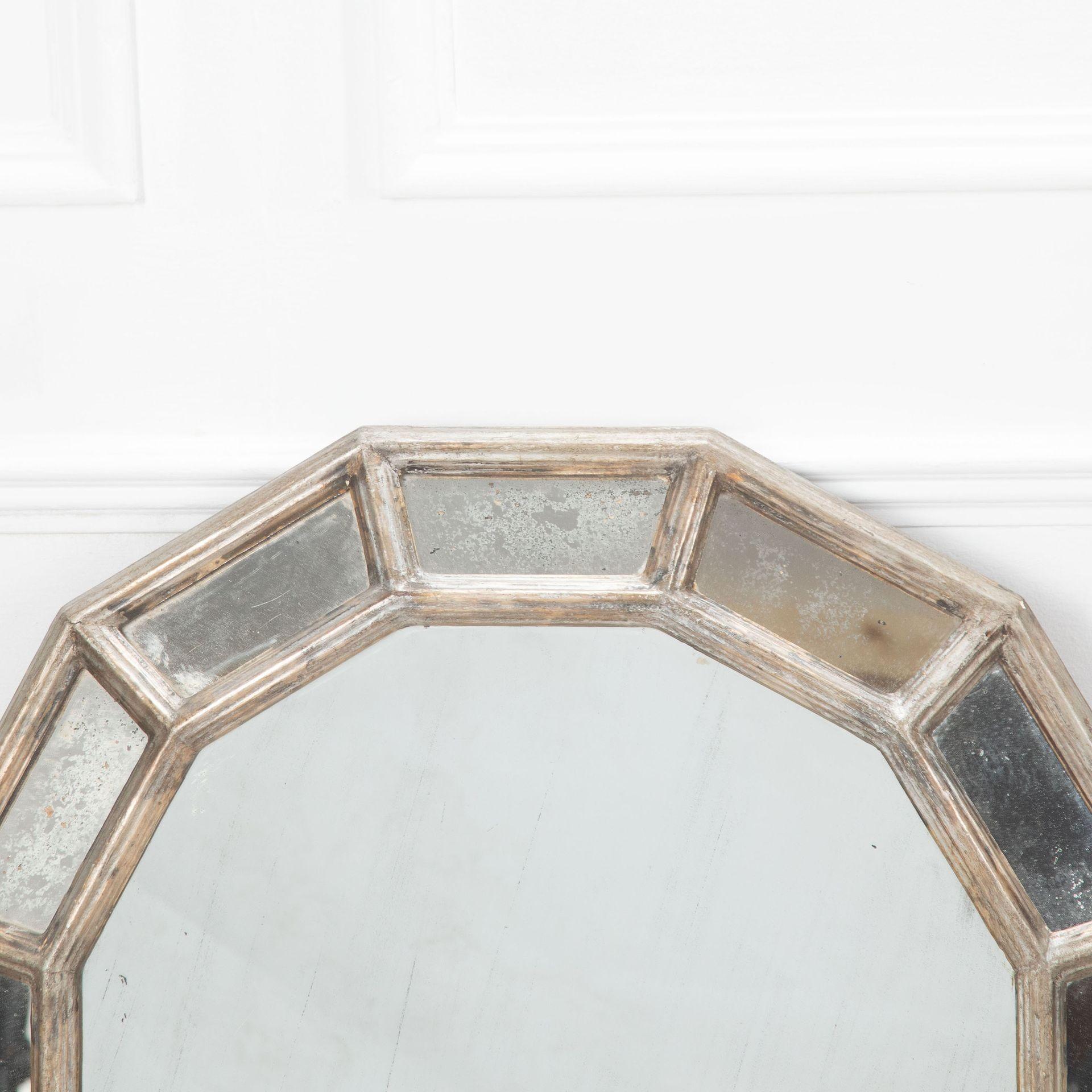 Argenté Paire de miroirs en bois argenté et gesso du 20e siècle en vente