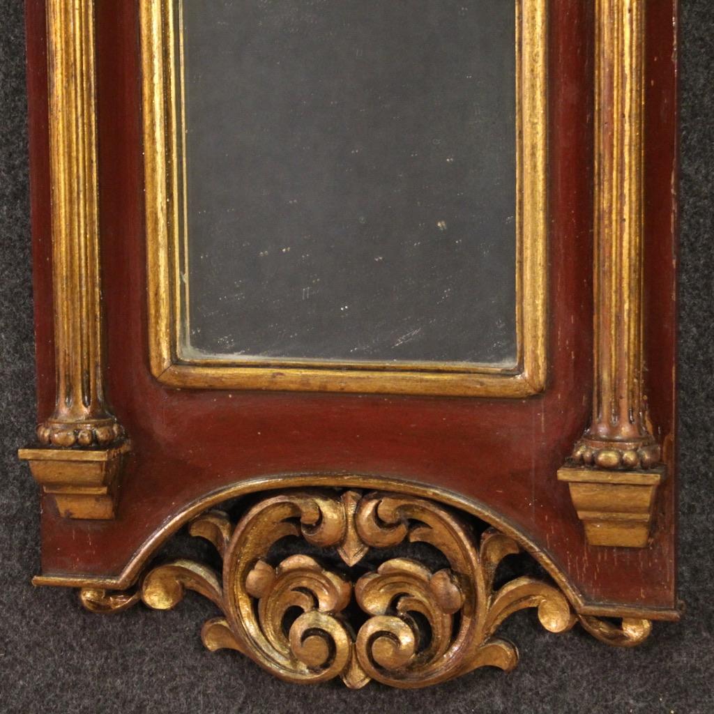 Pair of 20th Century Spanish Neo-Gothic Style Lacquered Gold Wood Mirrors, 1950 in vendita 4