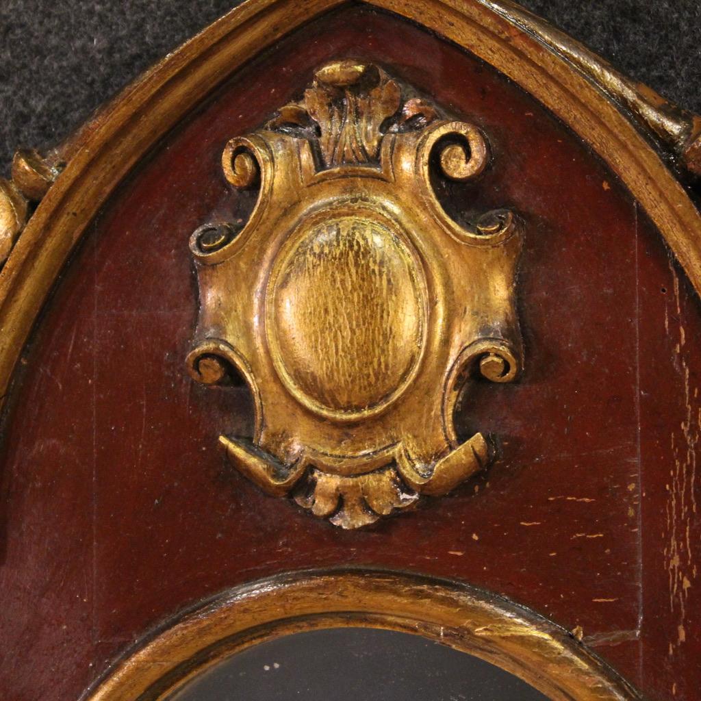 Pair of 20th Century Spanish Neo-Gothic Style Lacquered Gold Wood Mirrors, 1950 in vendita 5