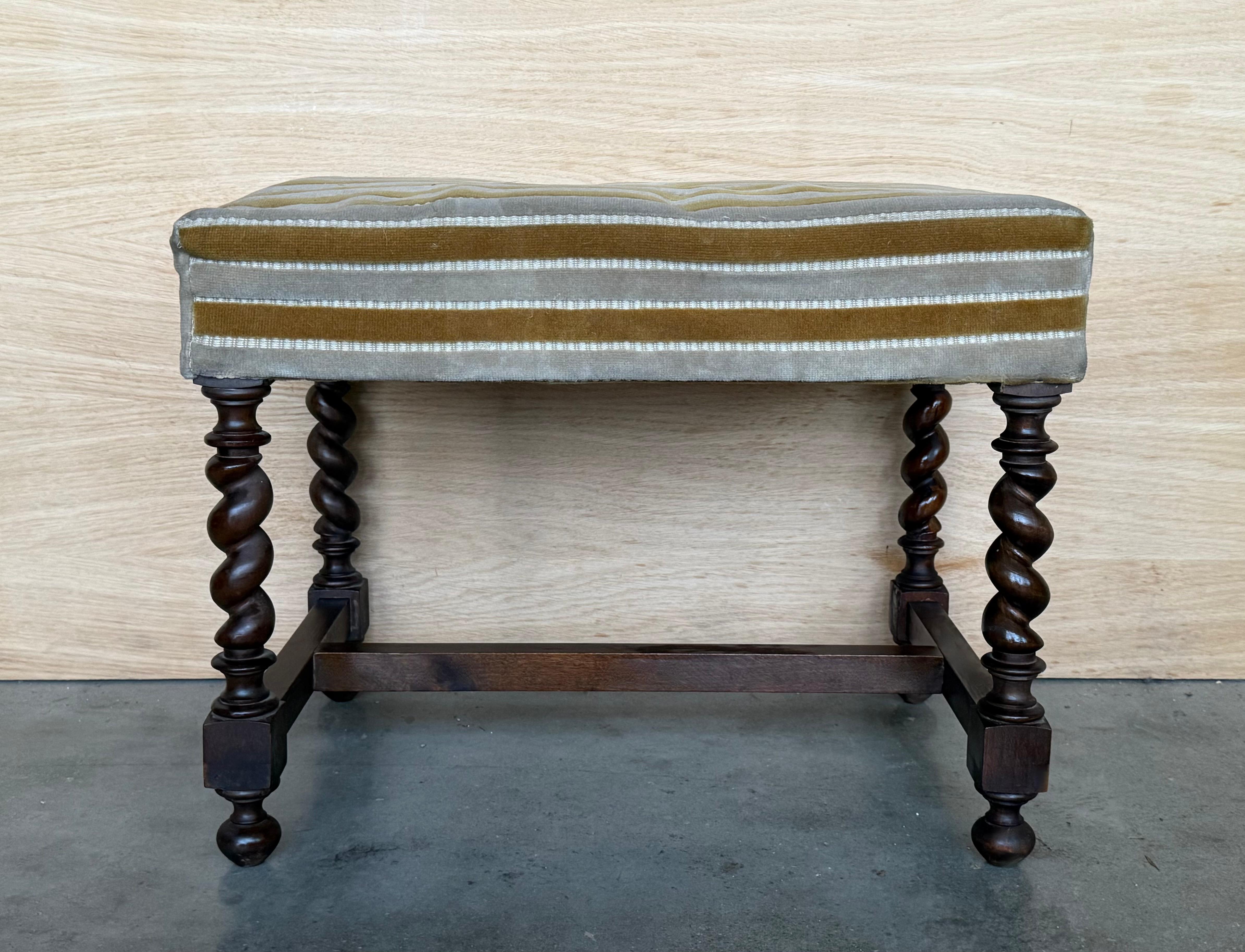 Pair of 20th century Spanish Solomonic Carved Solid Walnut Stools In Good Condition For Sale In Miami, FL