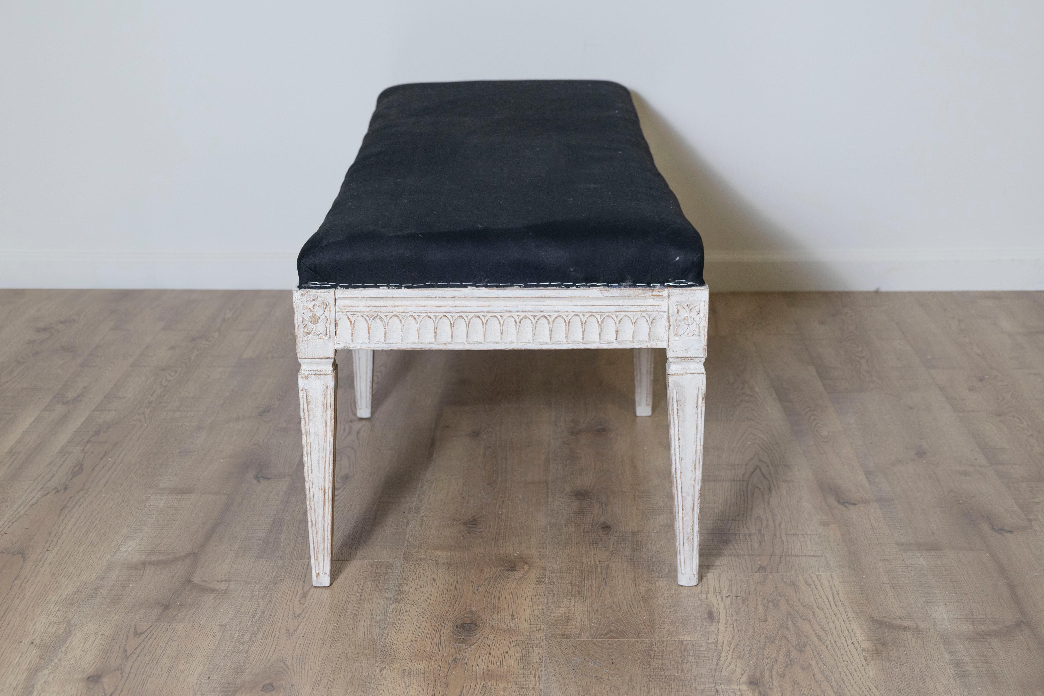Tissu d'ameublement Paire de bancs suédois du 20e siècle en vente
