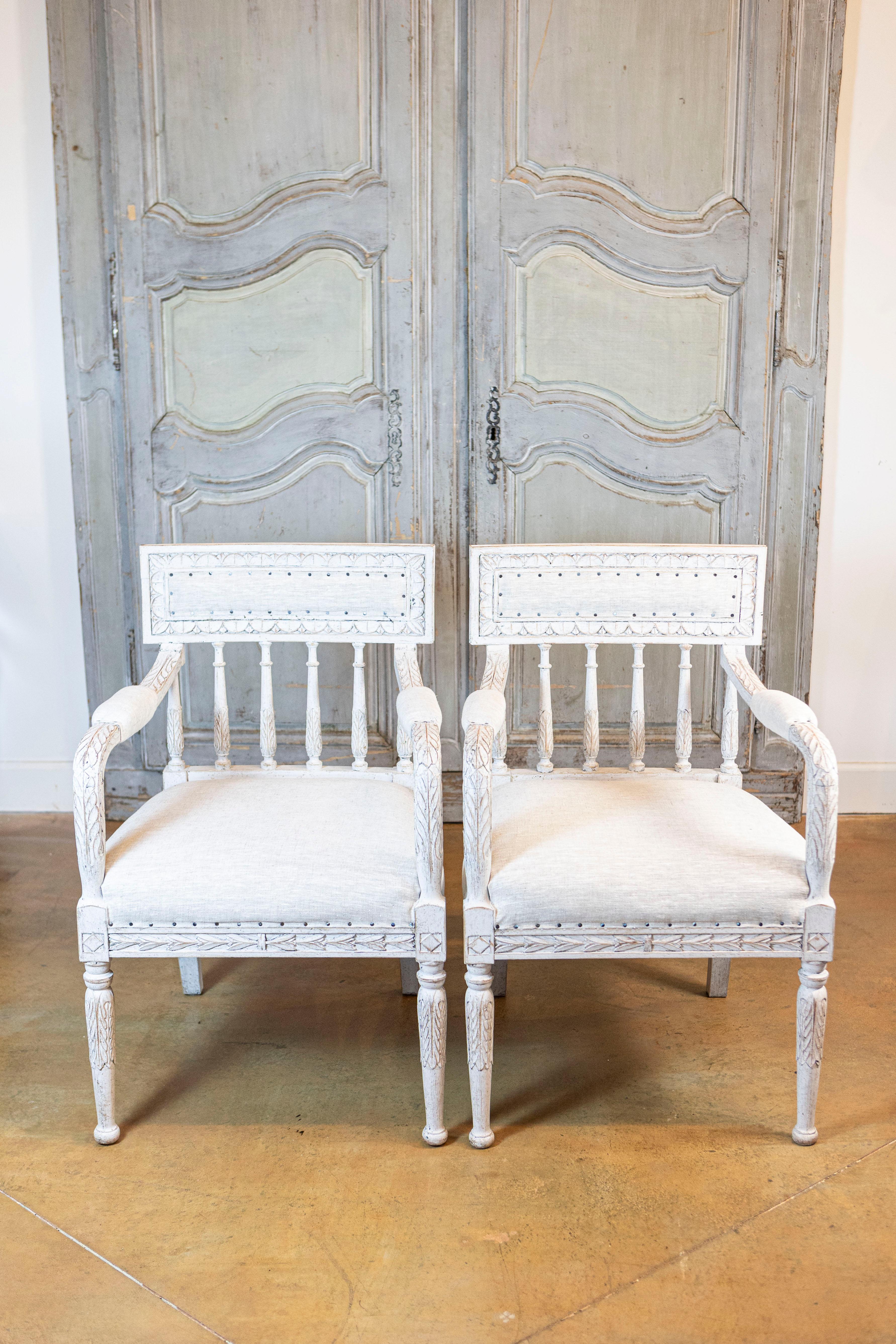 Gustavien Paire de chaises suédoises de style gustavien du 20e siècle en vente