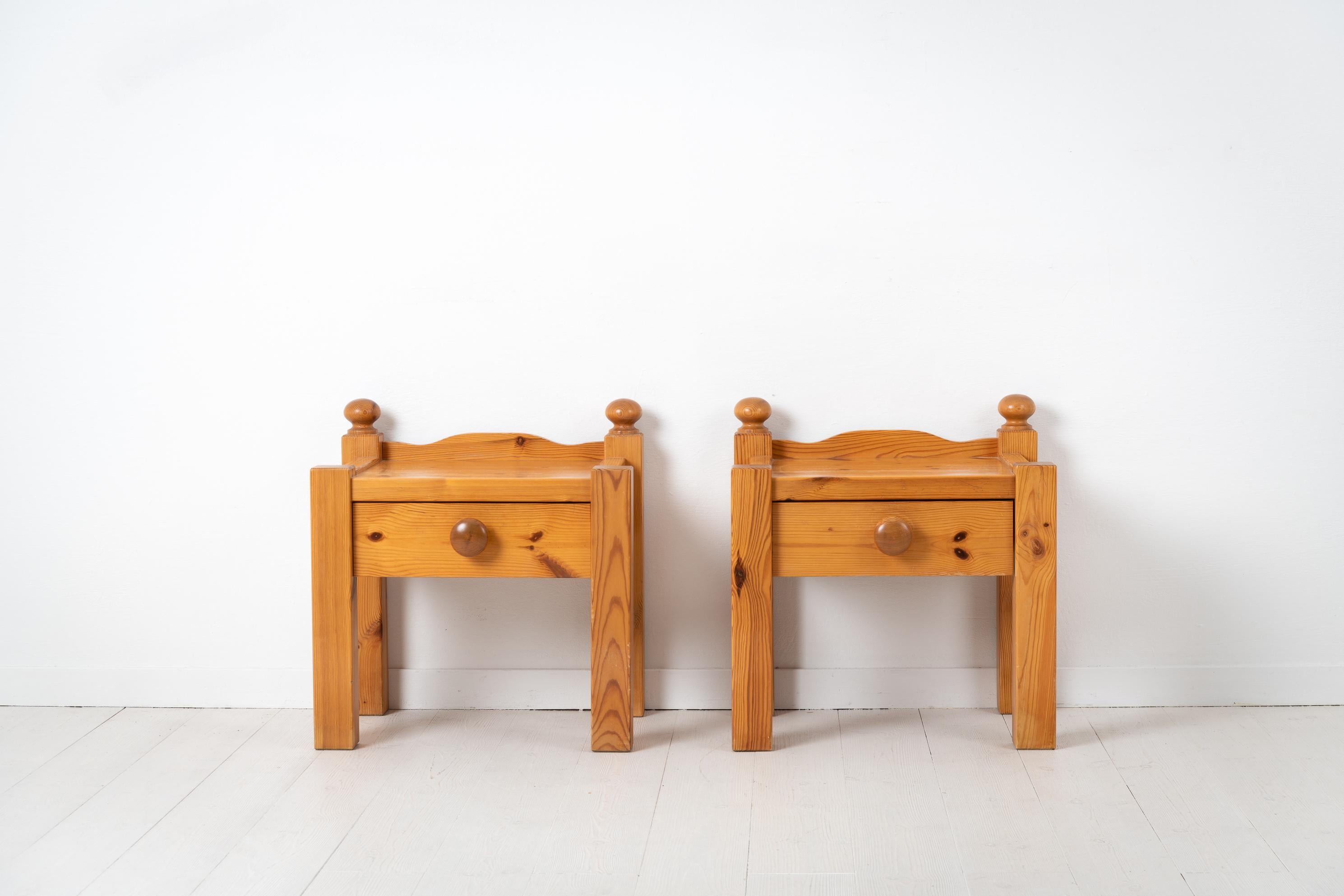 Pair of 20th Century Swedish Nightstands in Solid Pine In Good Condition For Sale In Kramfors, SE