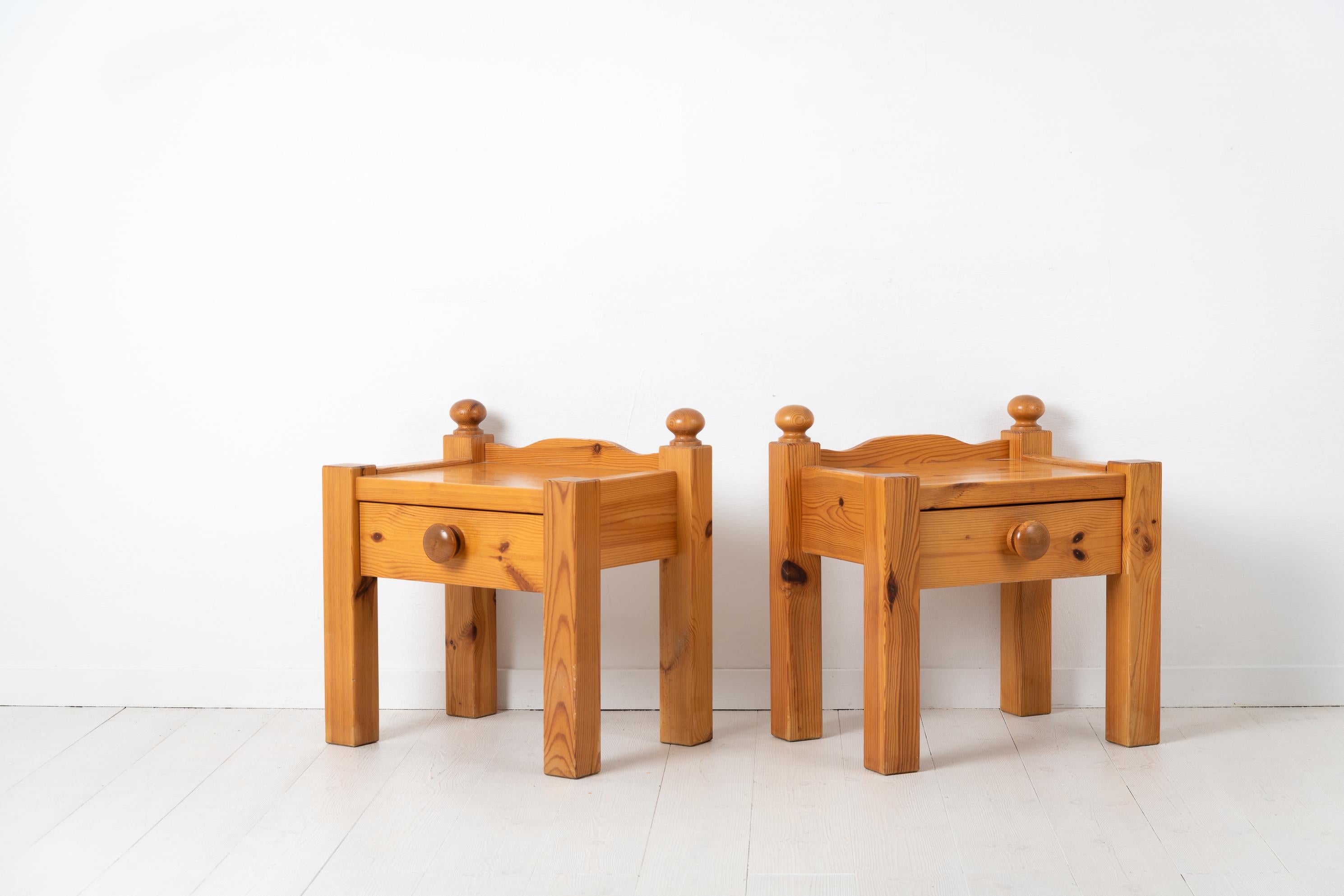 Pair of 20th Century Swedish Nightstands in Solid Pine For Sale 1