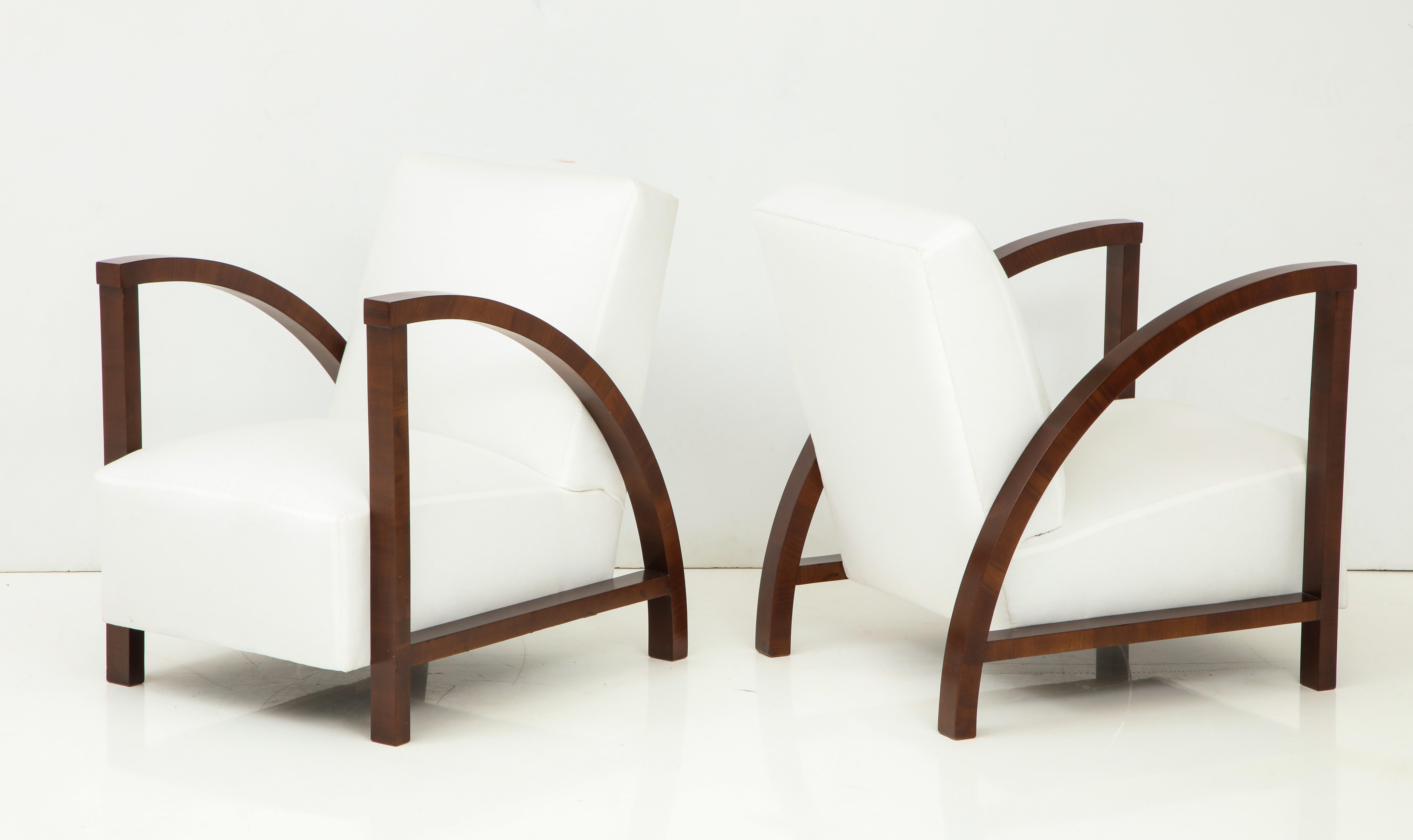 Pair of 20th Century Teak Wood Armchairs In Good Condition For Sale In New York, NY