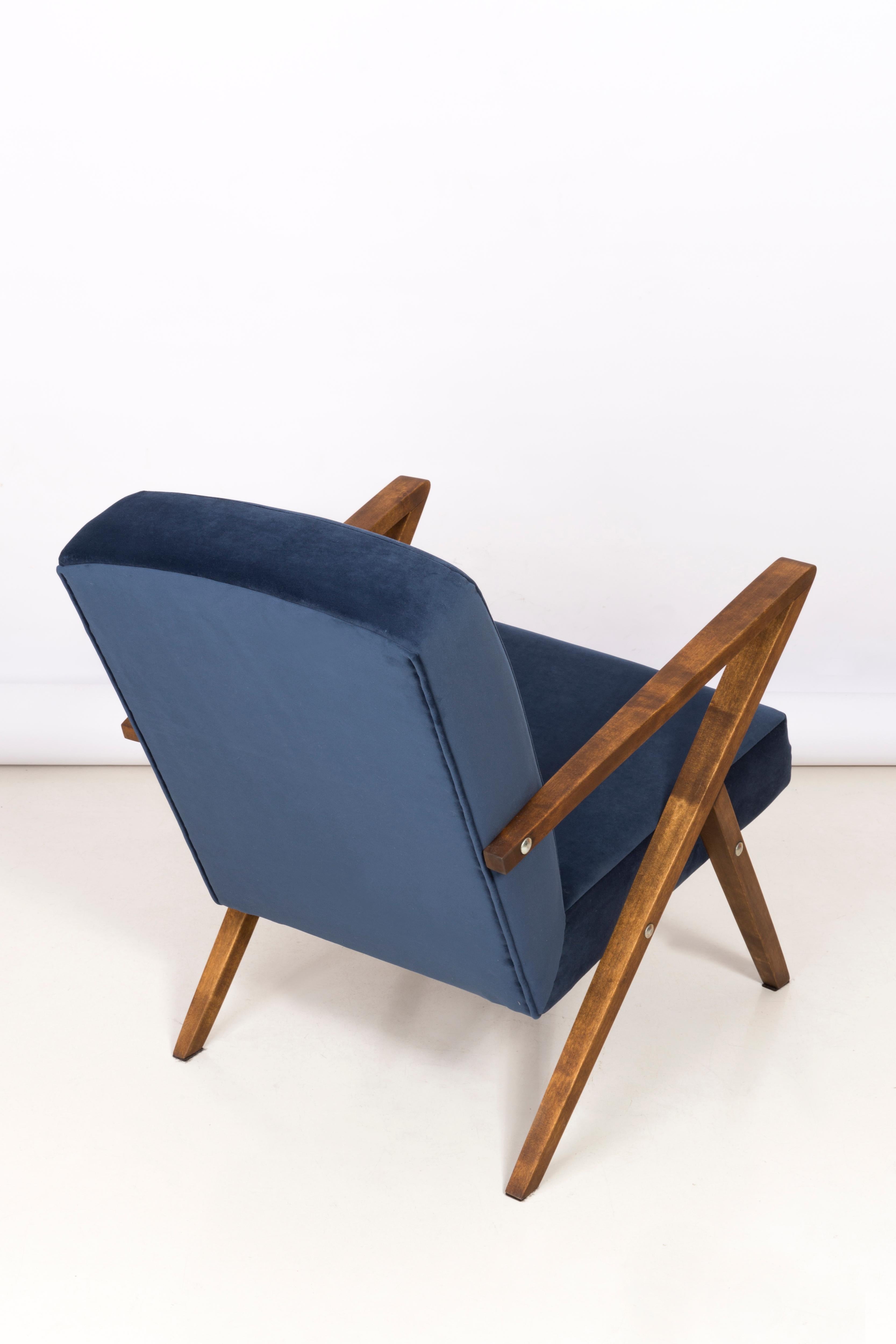 Pair of 20th Century Unique Zet Armchairs, Navy Velvet, 1970s, Poland For Sale 3