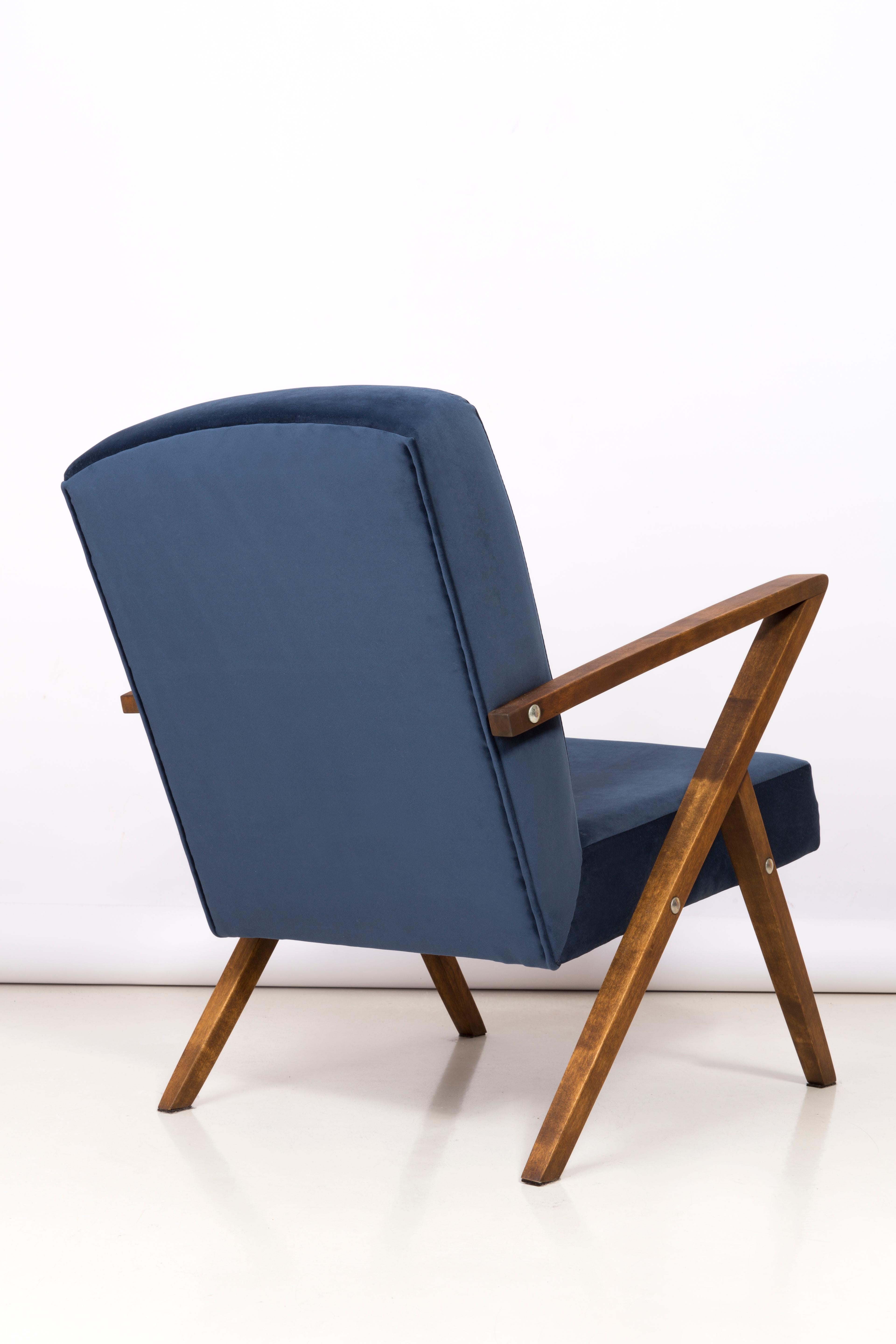 Pair of 20th Century Unique Zet Armchairs, Navy Velvet, 1970s, Poland For Sale 4