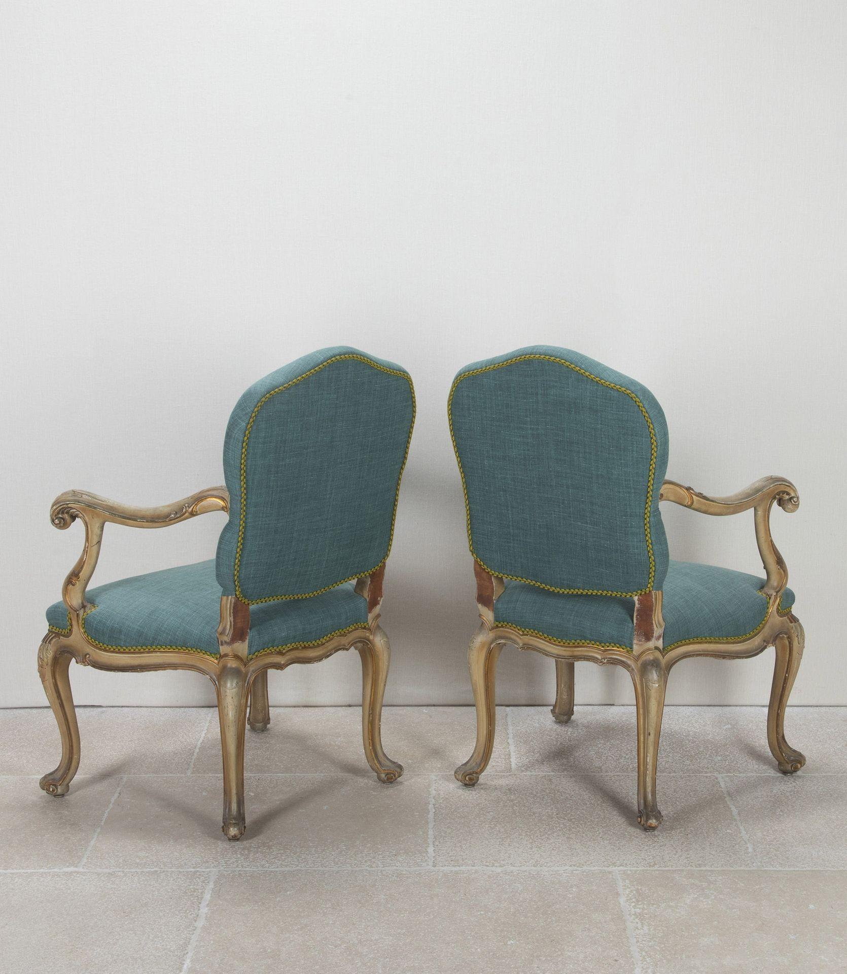 Rococo Paire de fauteuils ouverts peints vénitiens du 20e siècle en vente