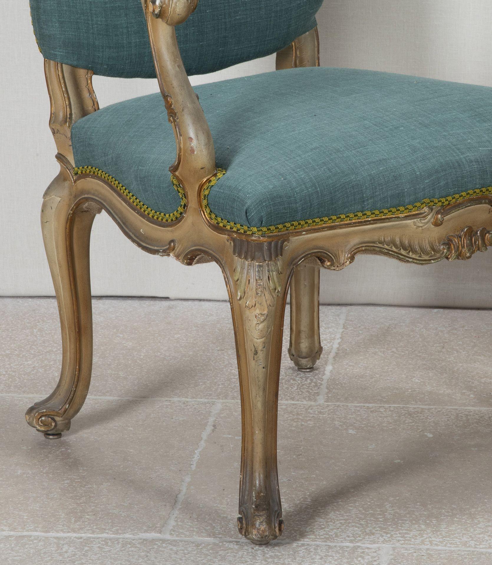 Paire de fauteuils ouverts peints vénitiens du 20e siècle Bon état - En vente à Gloucestershire, GB