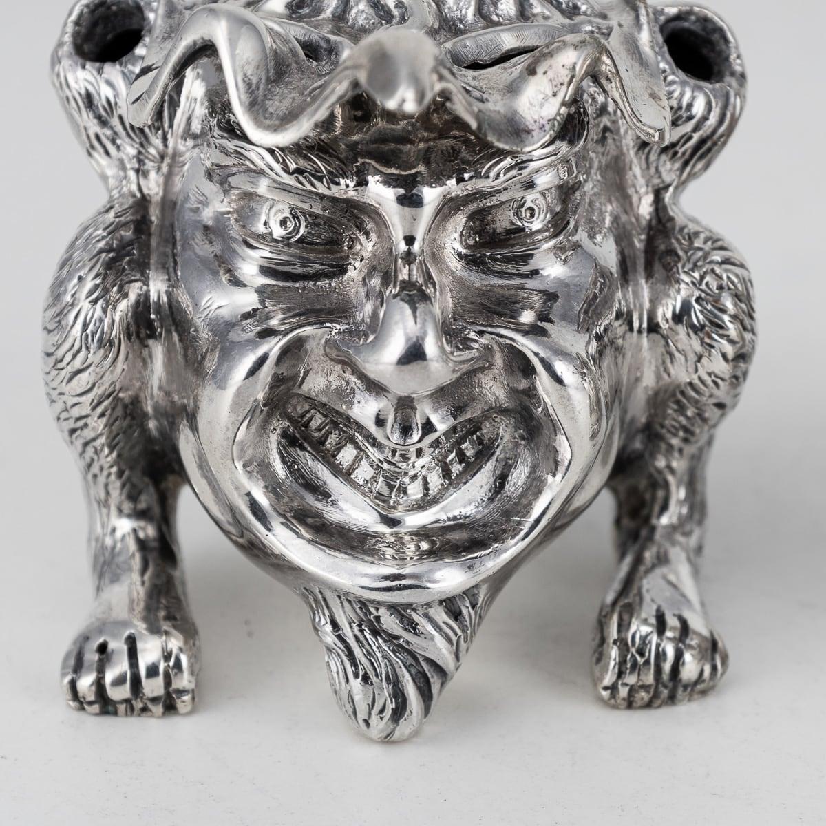 Coppia di calamai a grottesca in argento massiccio del XX secolo, Londra, 1880 ca. in vendita 1
