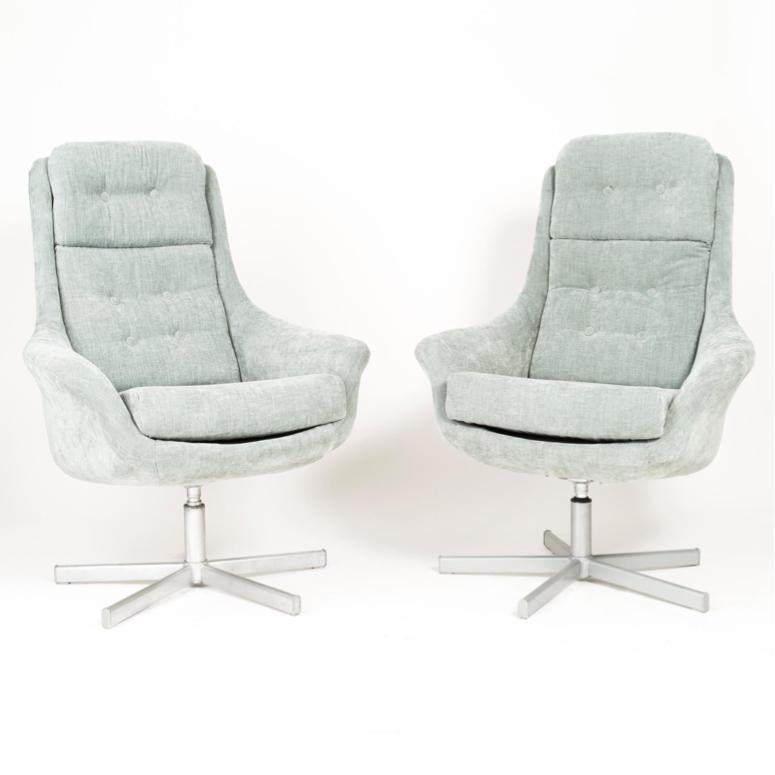 Pair of 20th Century Vintage Light Green Swivel Armchairs, 1960s For Sale 3