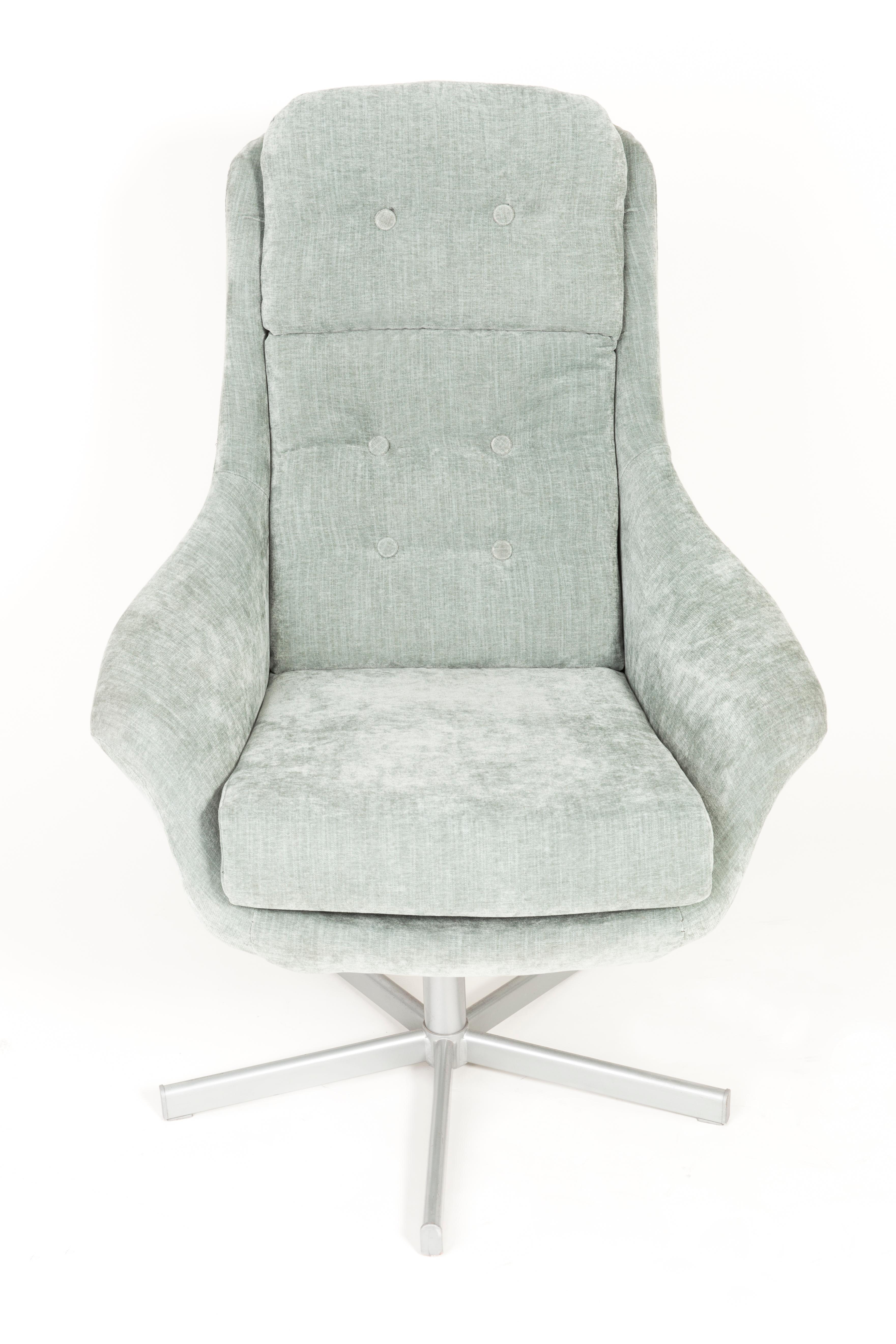 20ième siècle Paire de fauteuils pivotants vintage du 20ème siècle en vert clair, 1960s en vente