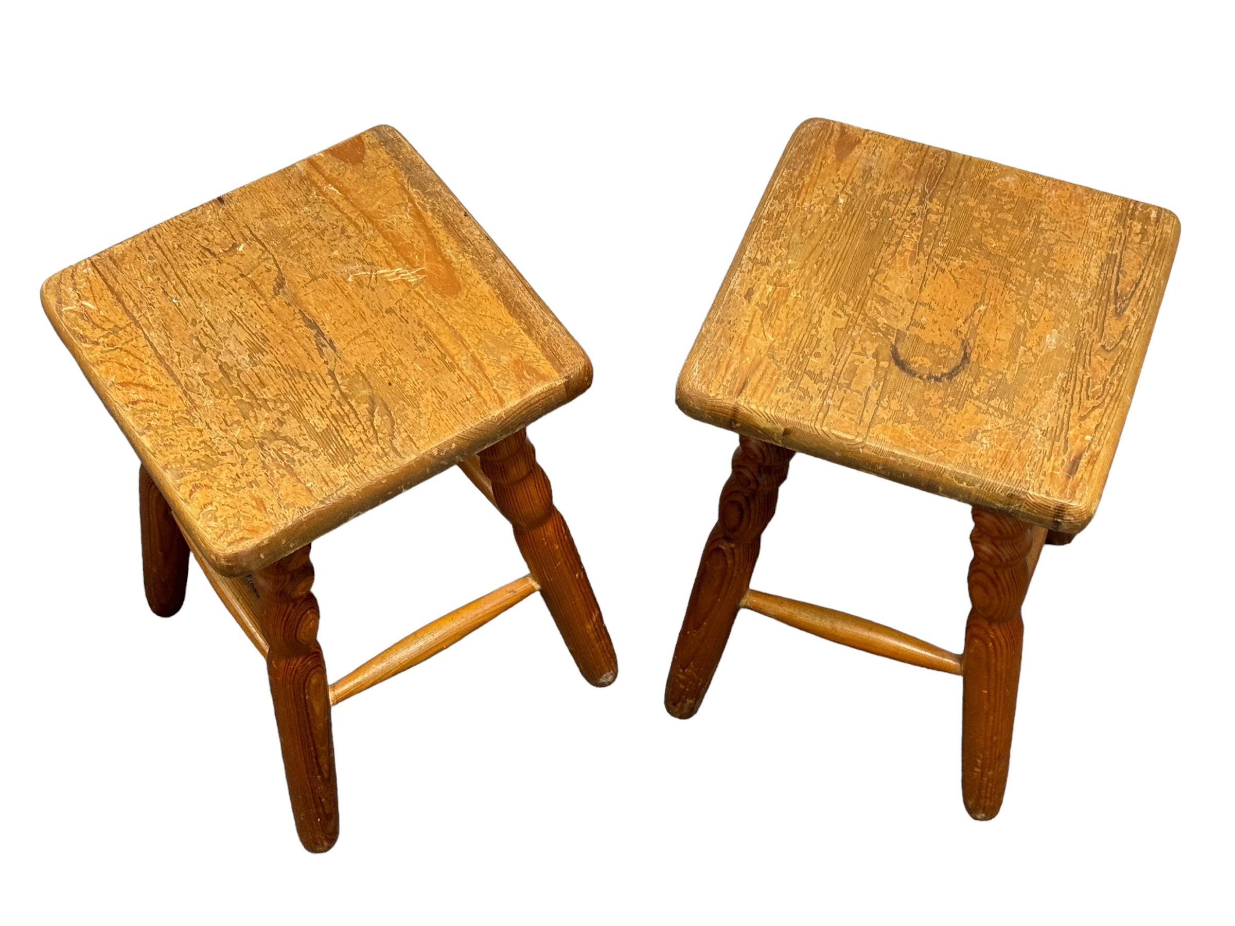 Autrichien Paire de tabourets à 4 pieds Wabi Sabi du 20e siècle, Autriche Vers 1940 en vente