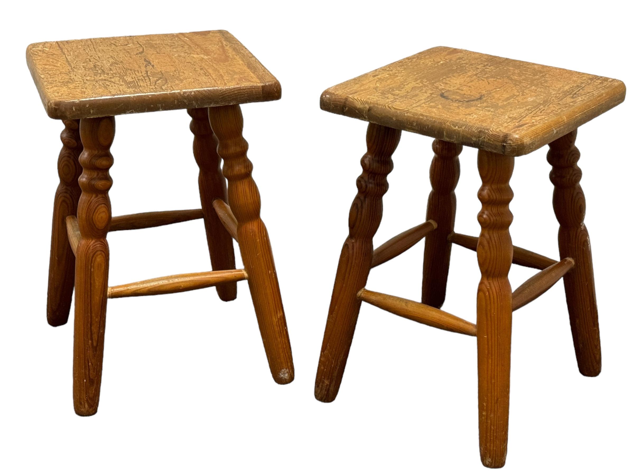 Fait main Paire de tabourets à 4 pieds Wabi Sabi du 20e siècle, Autriche Vers 1940 en vente