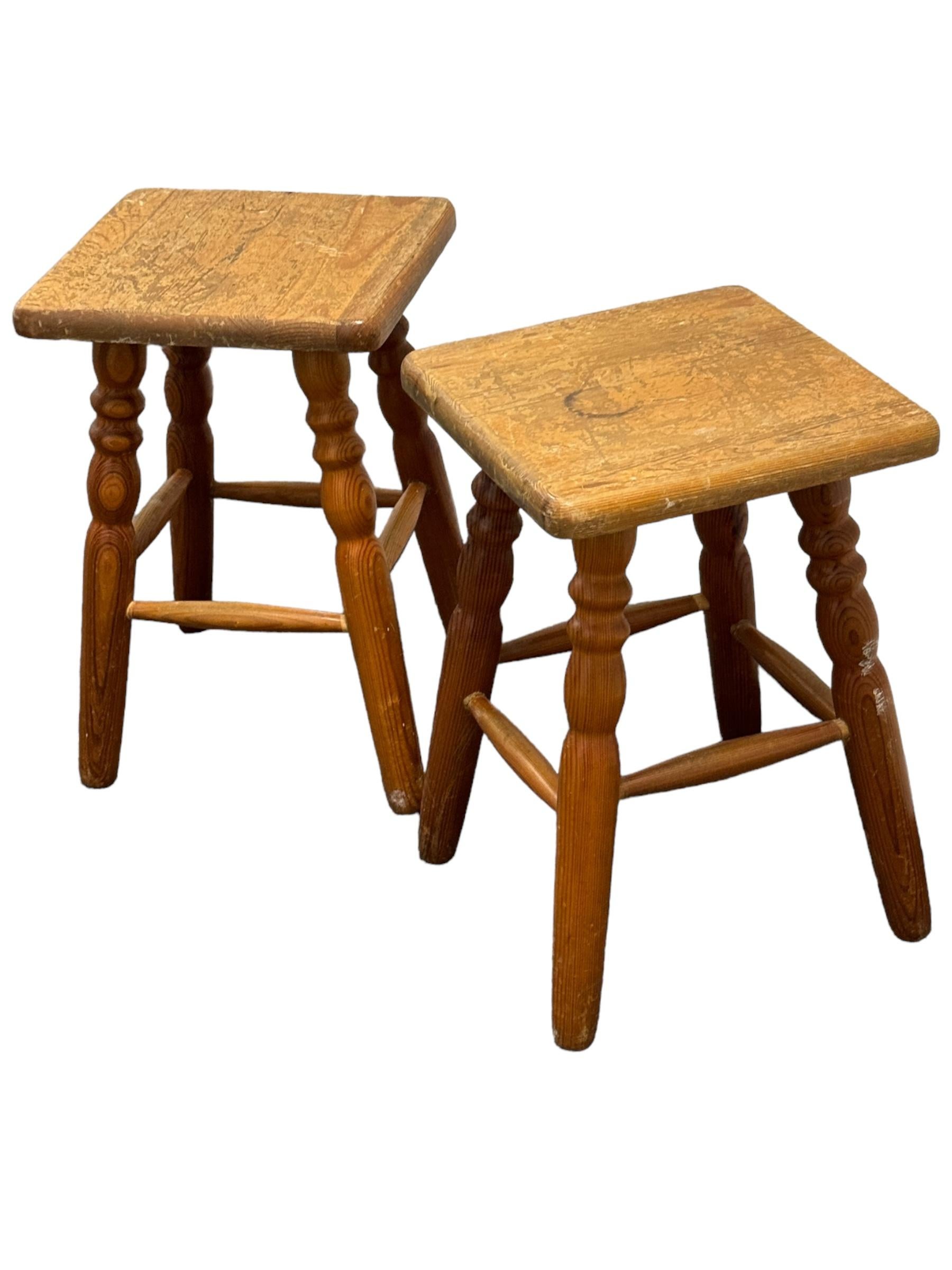 Paire de tabourets à 4 pieds Wabi Sabi du 20e siècle, Autriche Vers 1940 Bon état - En vente à Nuernberg, DE
