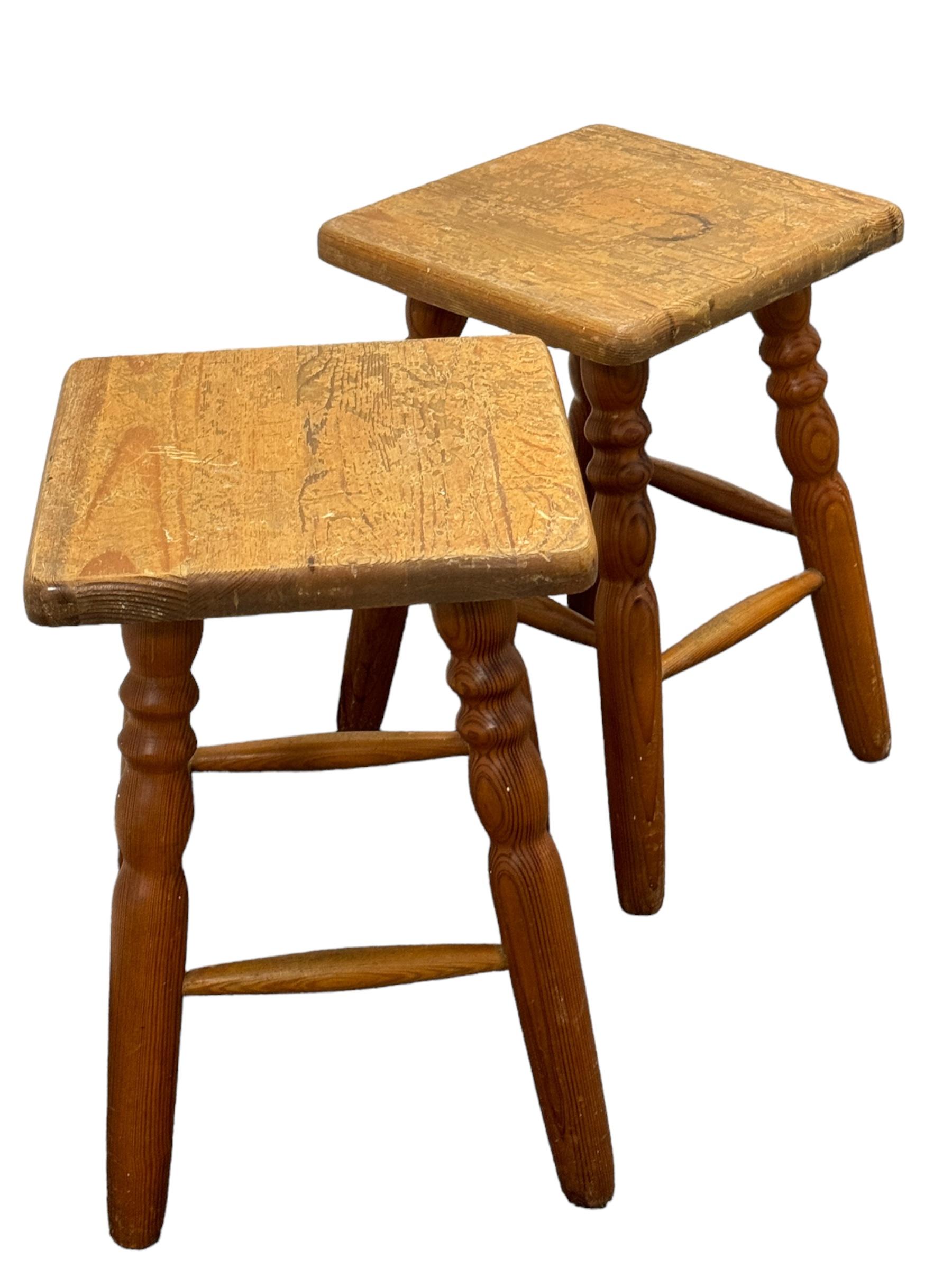 Milieu du XXe siècle Paire de tabourets à 4 pieds Wabi Sabi du 20e siècle, Autriche Vers 1940 en vente