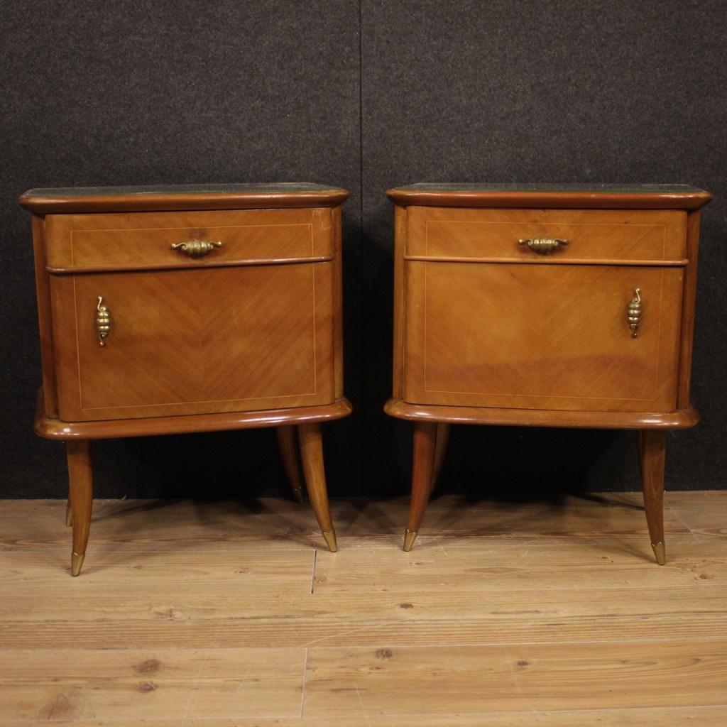 Pair of Italian design bedside tables from the 1950s-1960s. Nice line furniture and pleasant decor in walnut, maple and beech woods with golden brass decorations. Bedside tables supported by solid wood legs with golden brass feet. Furniture equipped