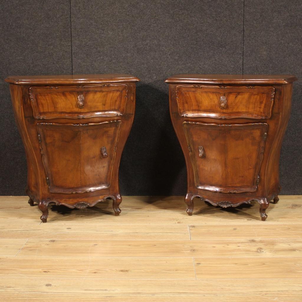Pair of Venetian bedside tables from the 20th century. Wavy and rounded furniture, carved in walnut, burl and beech wood, of beautiful lines and pleasant furnishings. Bedside tables equipped with a drawer and a good capacity door. Wooden top in