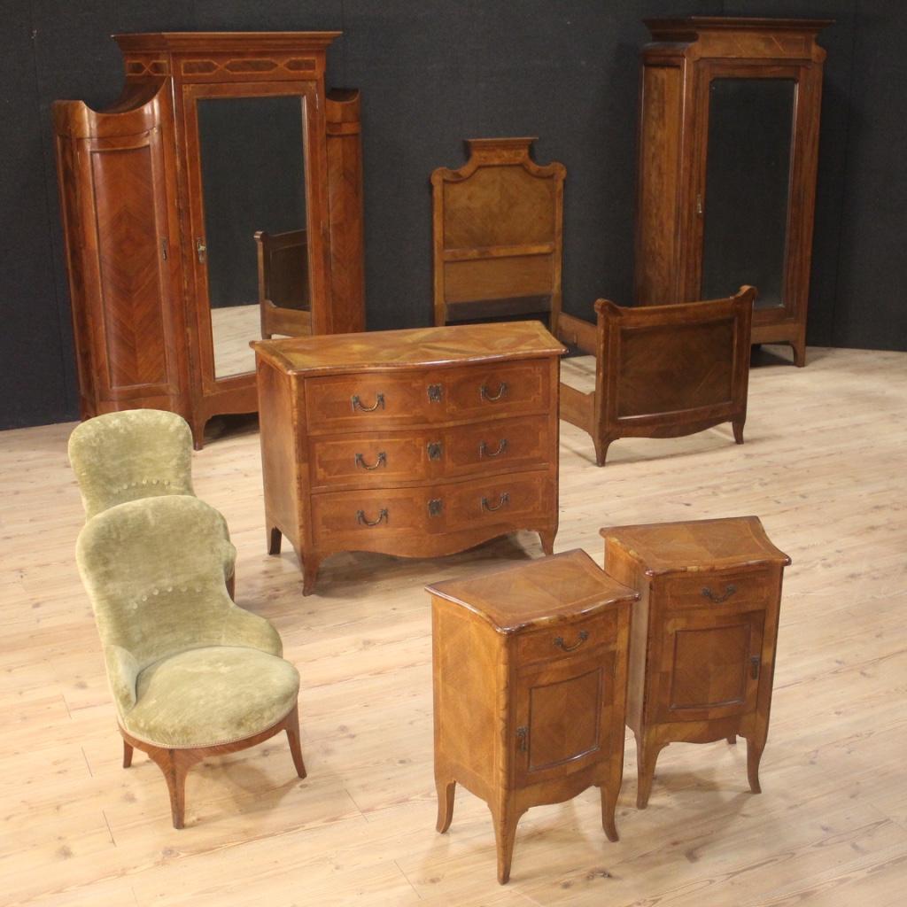 Pair of Italian bedside tables from the mid-20th century. High quality furniture in Louis XV style carved and inlaid in walnut, burl, maple, rosewood and fruitwood. Nightstands equipped with a door and a drawer of good capacity and service. Wooden