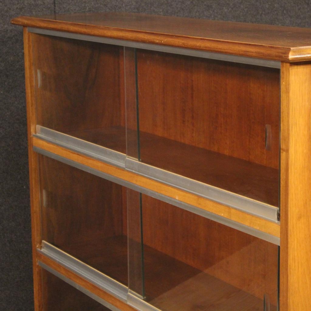 Glass Pair of 20th Century Walnut Wood Italian Design Bookcases Vitrines, 1960 For Sale