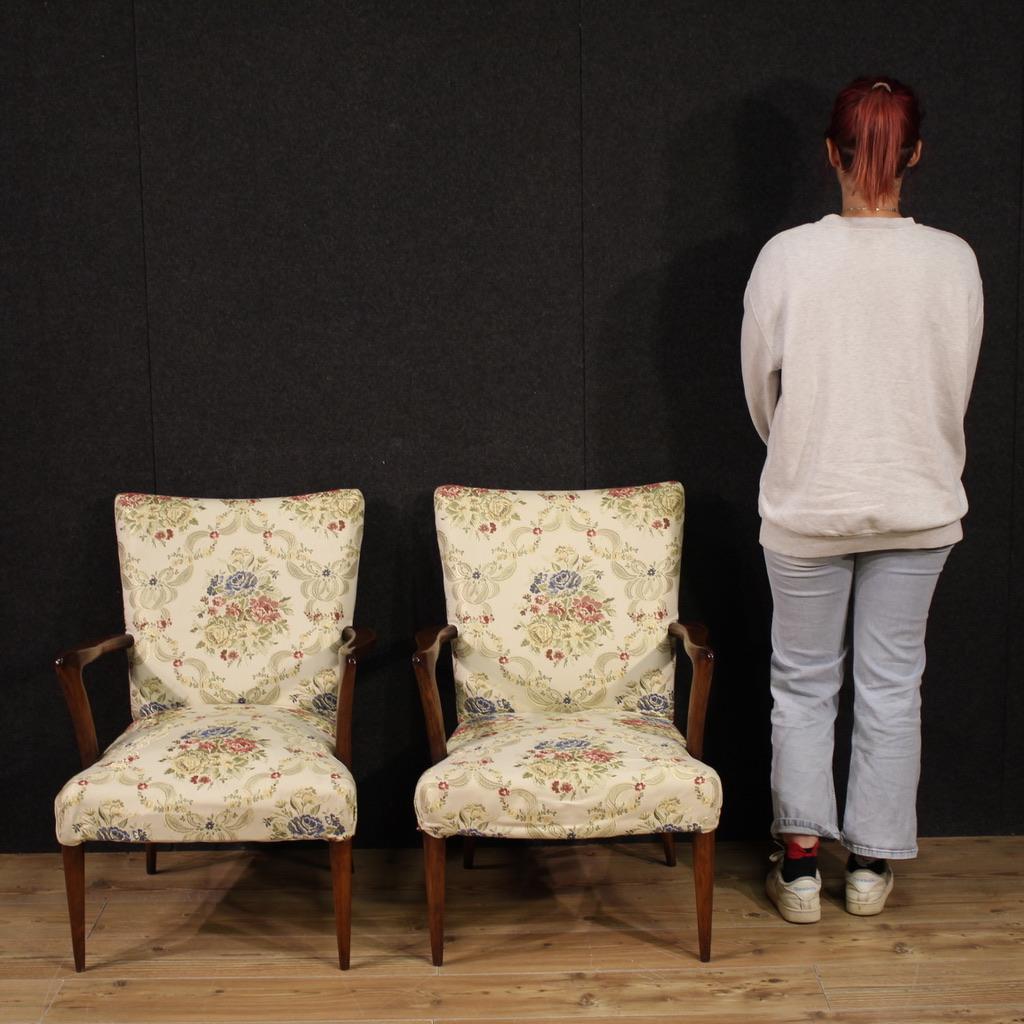 Pair of Italian armchairs from the mid-20th century. Furniture carved in beech wood and covered in floral fabric of good style and great pleasure. Bedroom or living room armchairs, of beautiful size and proportion, for antique dealers and interior