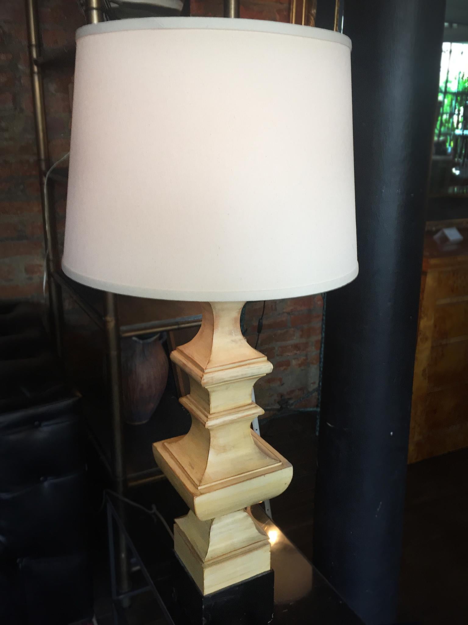 Pair of 20th Century Wood Chess Piece Column Table Lamps In Good Condition For Sale In New York, NY