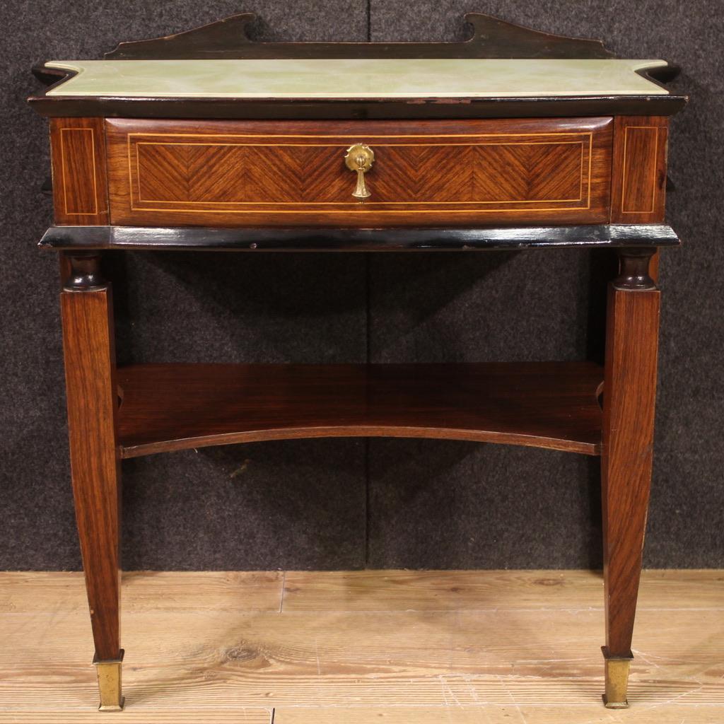 Elegant pair of Italian bedside tables from the 70s. Design furniture in the style of Paolo Buffa inlaid in walnut, palisander, maple and ebonized wood. Bedside tables adorned with feet and a small handle in gilded brass (see photo). Top in painted