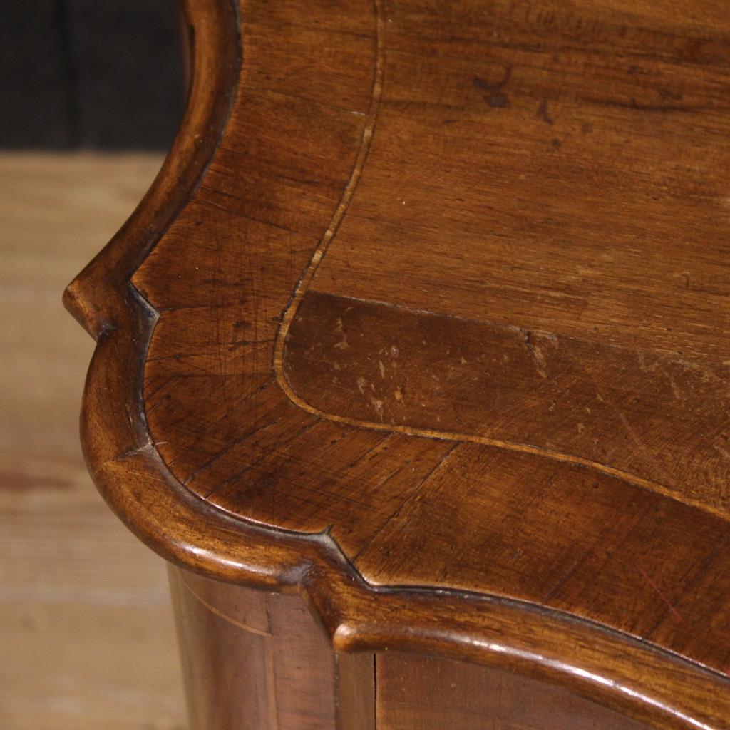 Pair of 20th Century Wood Venetian Bedside Tables, 1950 in vendita 4