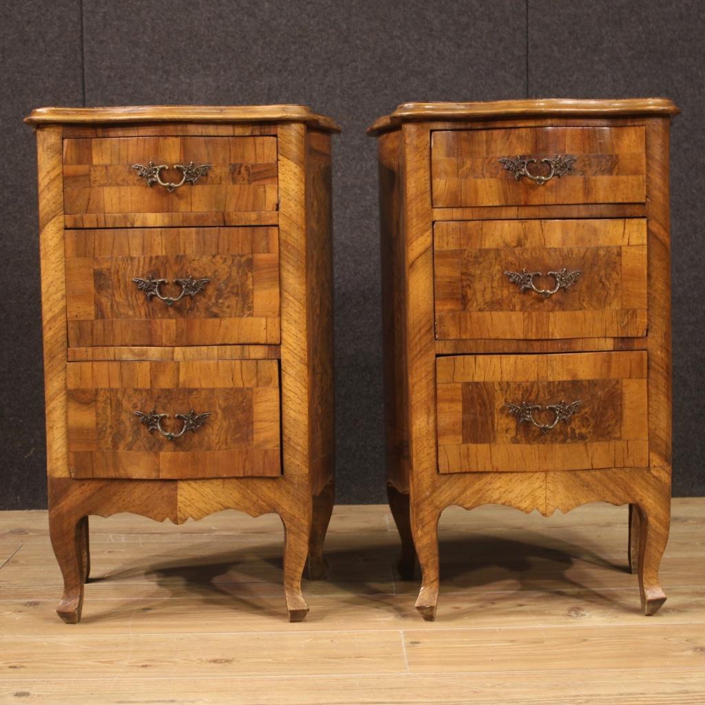 Pair of Venetian bedside tables from the mid-20th century. Moved and rounded furniture, veneered and carved in walnut, burl and beech woods of beautiful lines and pleasant furnishings. Bedside tables equipped with three drawers each of good capacity