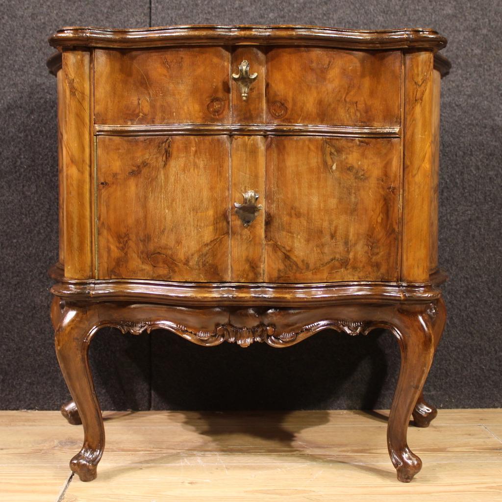 Paire de tables de nuit vénitiennes en Wood du 20e siècle, 1950 en vente 4