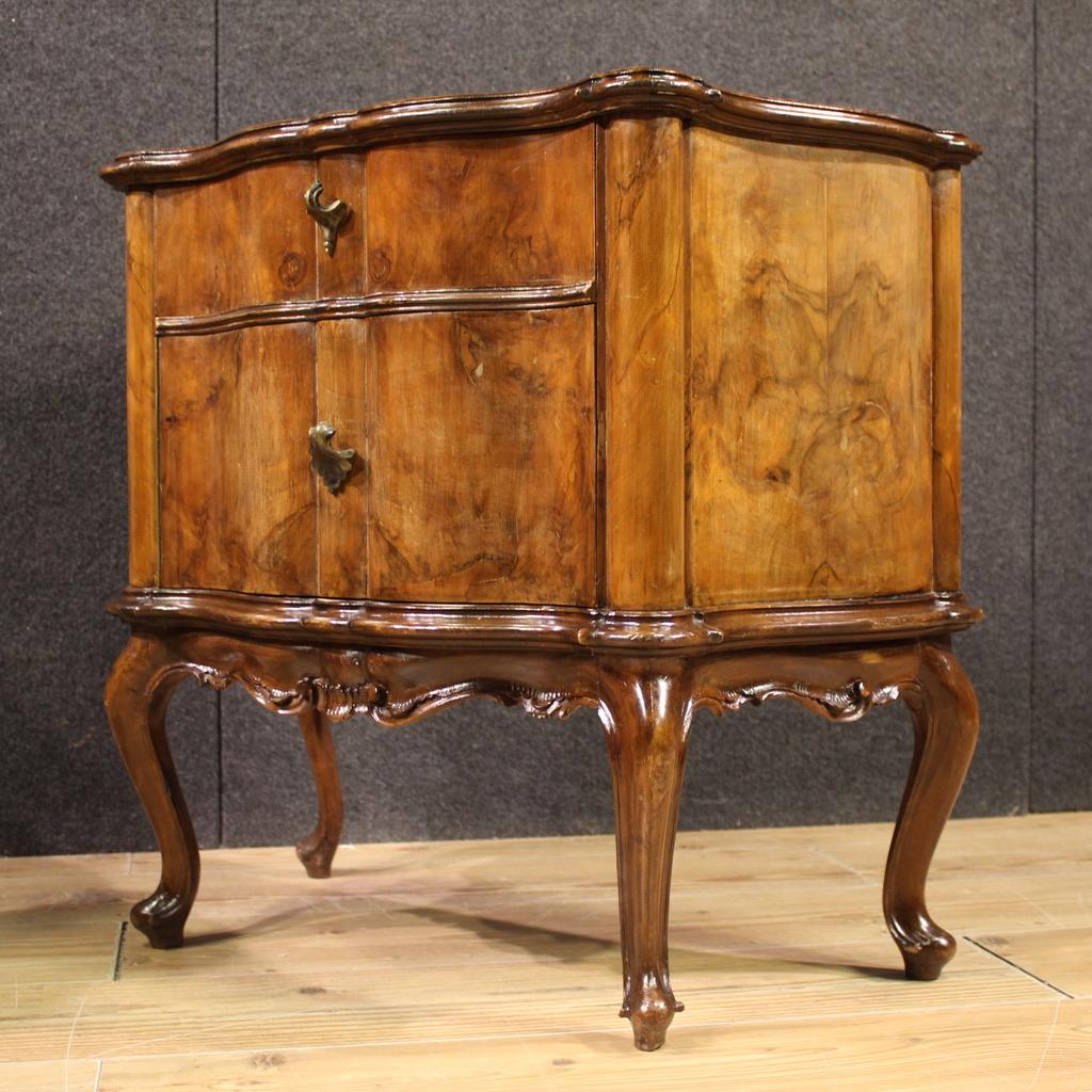 Paire de tables de nuit vénitiennes en Wood du 20e siècle, 1950 en vente 5