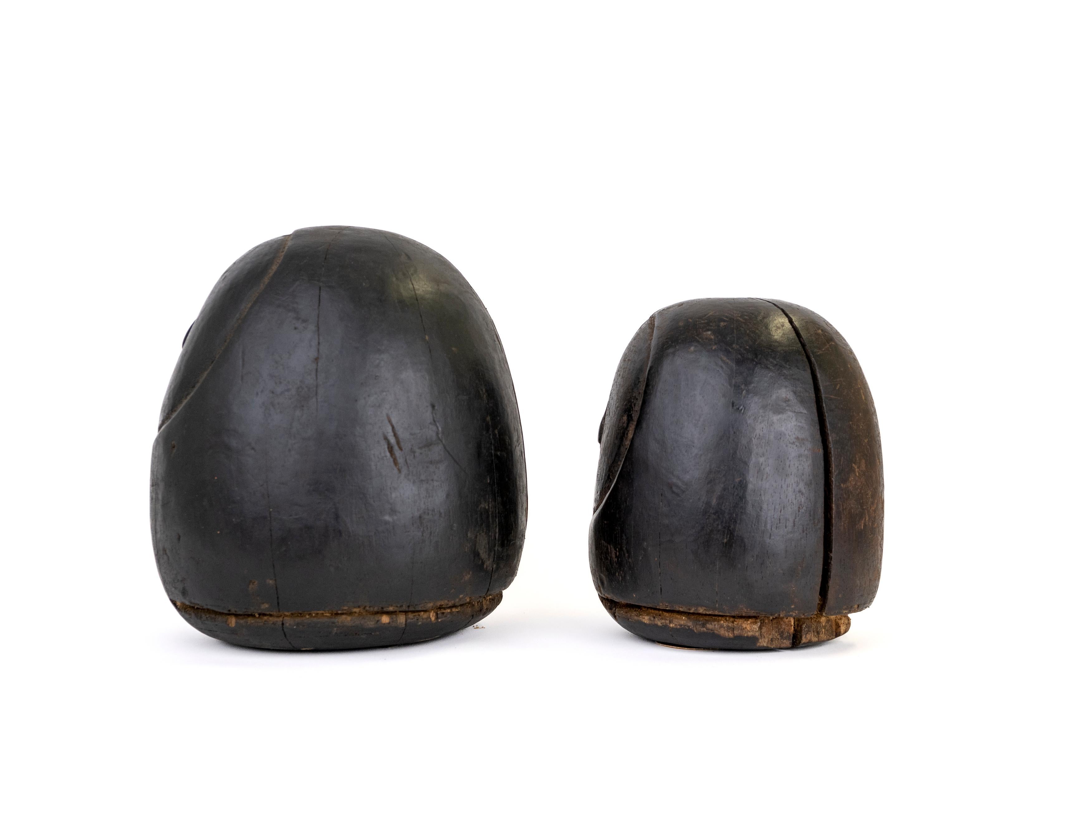 Paire de moules à hibou en papier mâché du 20e siècle provenant de Birmanie Bon état - En vente à Wainscott, NY