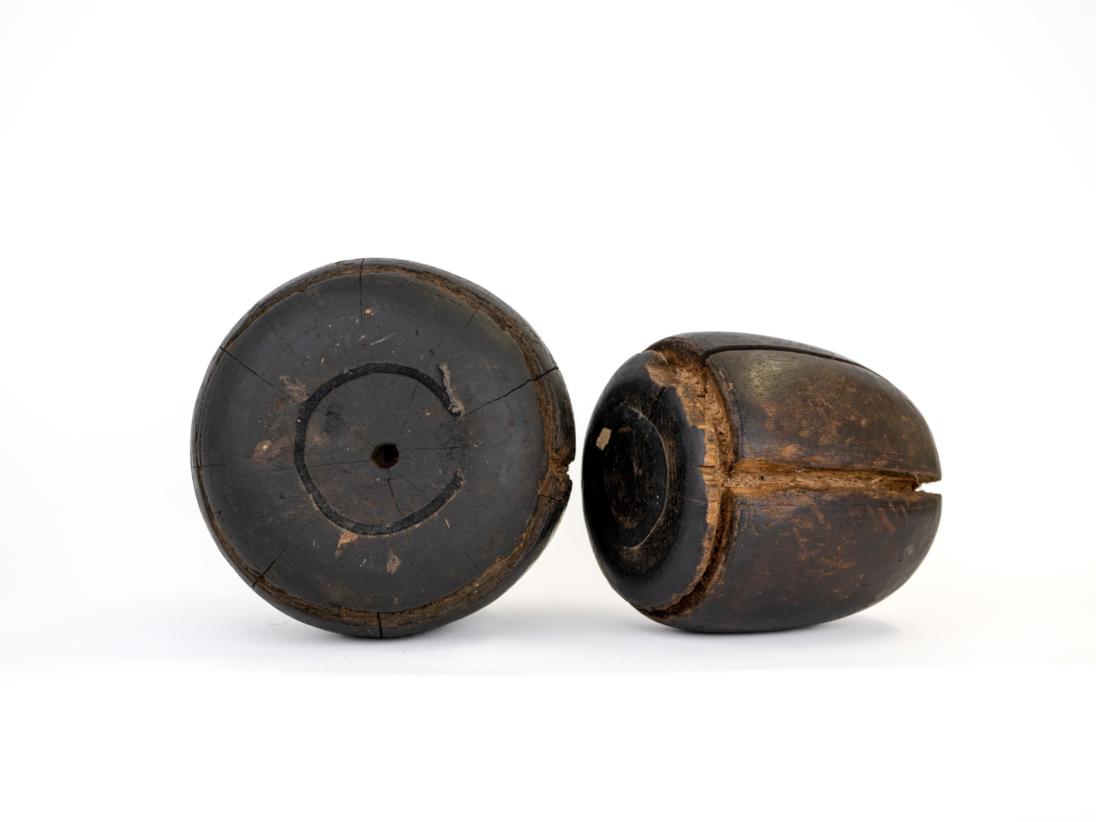 Paire de moules à hibou en papier mâché du 20e siècle provenant de Birmanie en vente 1