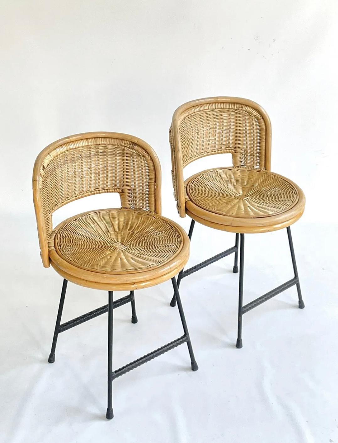 A beautiful pair of mid century wrought iron chairs with a gorgeous bamboo and rattan seat. Fantastic design with circular seats and low backs. Great condition for age.

In the style of Franco Albini 

Seats are 40 cm diameter, 45 cm high. The back