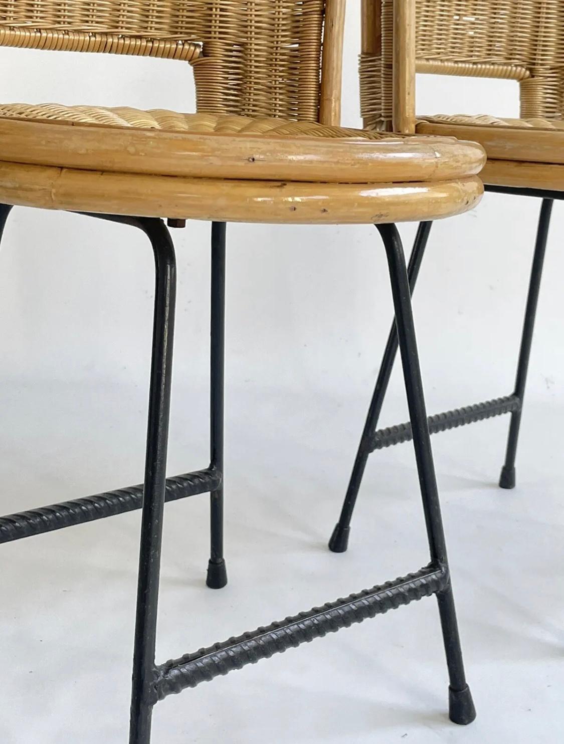 Paar Stühle aus Bambus, Rattan und Eisen im Franco Albini-Stil aus der Mitte des Jahrhunderts (Britisch) im Angebot