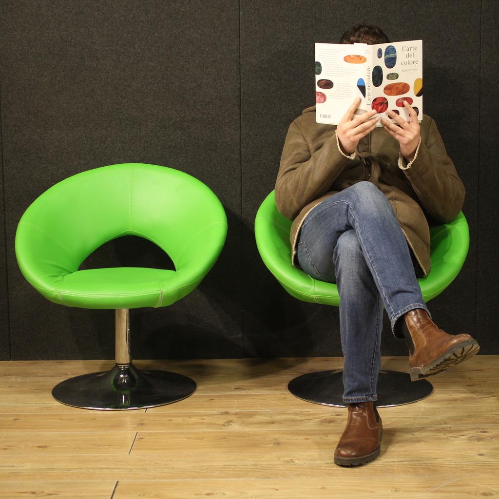 Paire de fauteuils modernes italiens en simili-cuir et métal du 20e siècle, 1980 en vente 6