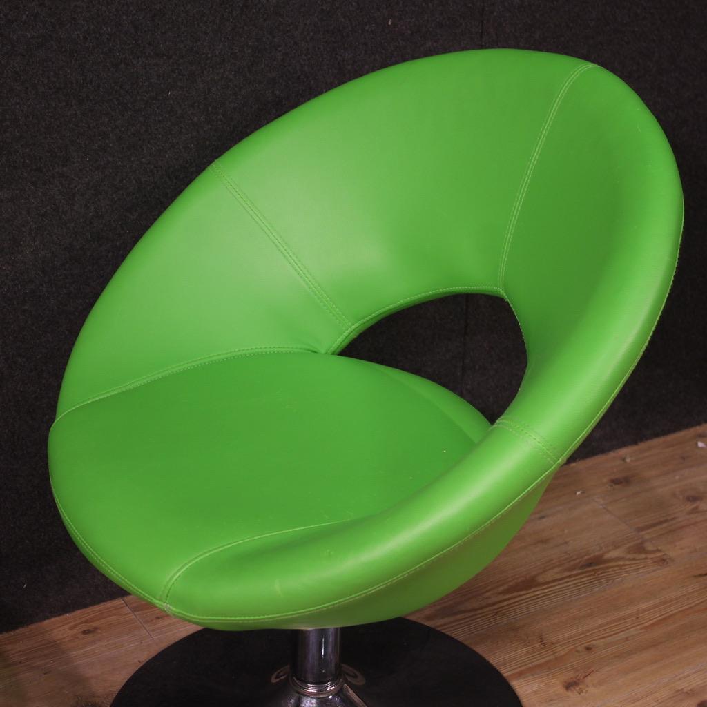 Paire de fauteuils modernes italiens en simili-cuir et métal du 20e siècle, 1980 en vente 1