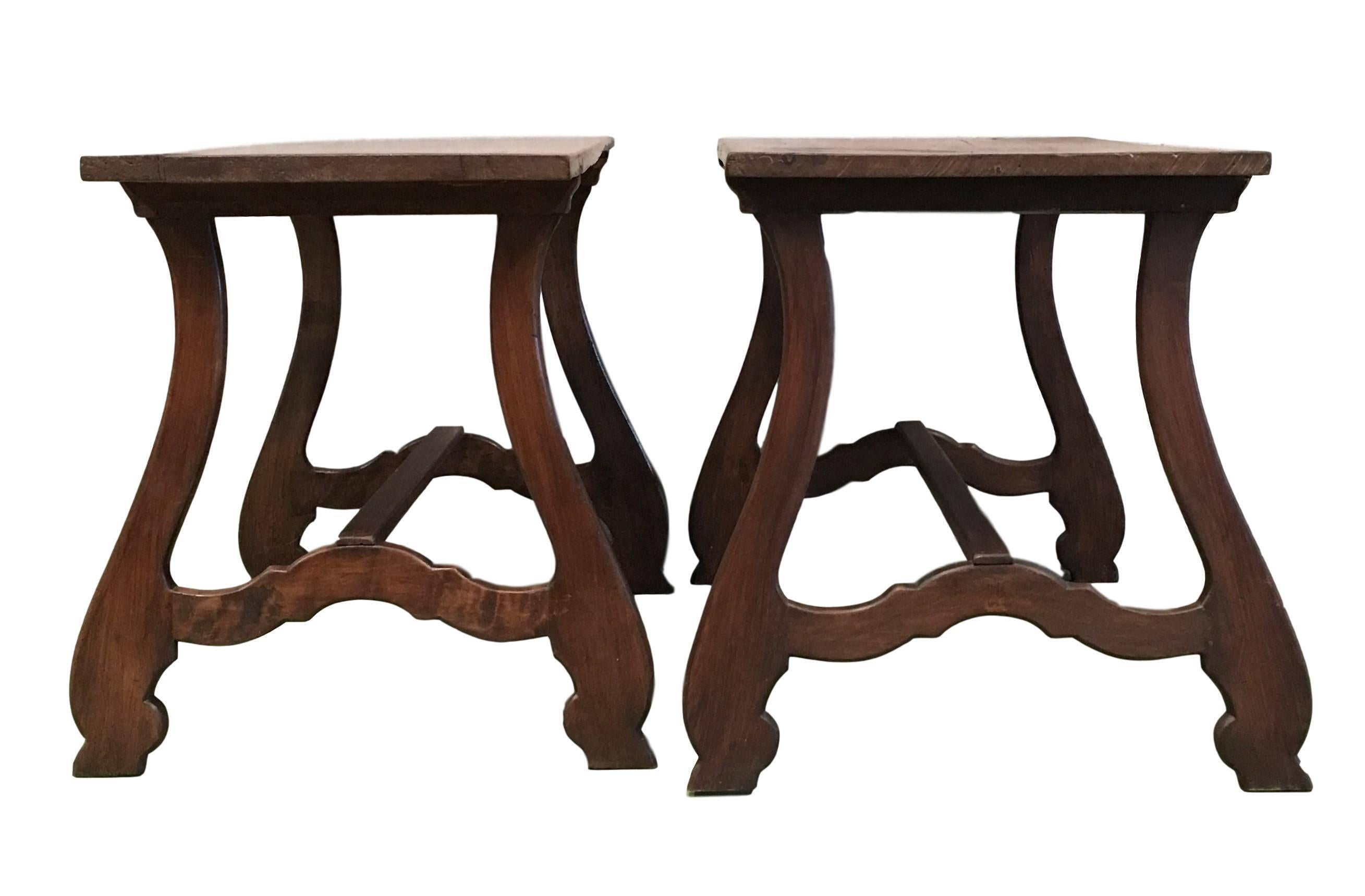Pair of 20th Spanish farm tables or desk table. Side tables.

Measurements:
Table 1 : 37.20in X 21in Height : 29.52in
Table 2 : 38.38in X 23.62in Height : 28.74in