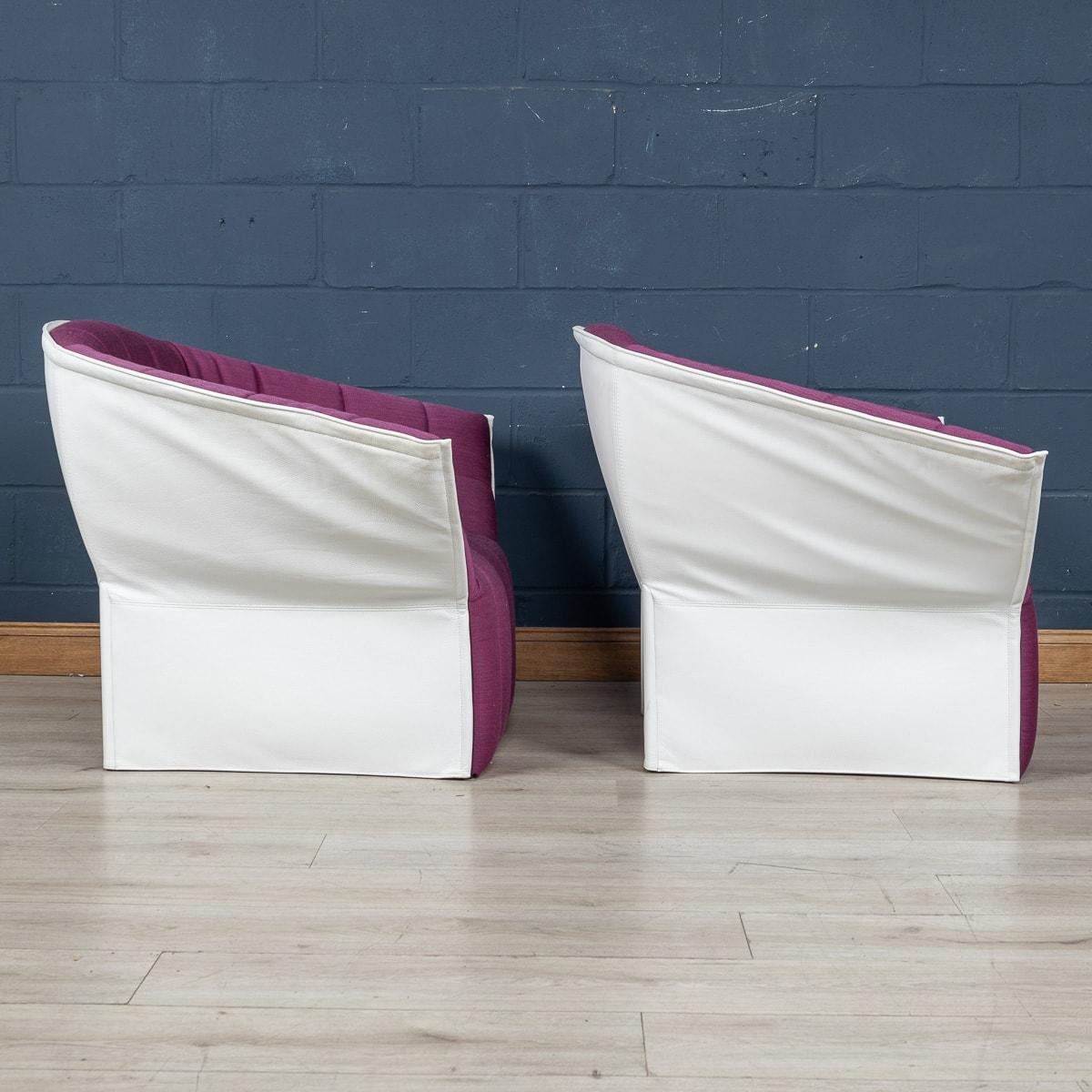 Français Paire de sièges d'amour Fuchsia « Moon » du 20e siècle par Inga Sampe' pour Ligne Roset, France en vente