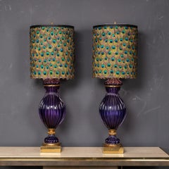 Paire de lampes néoclassiques du 20e siècle en verre de Murano avec abat-jour en plumes de paon c.1950