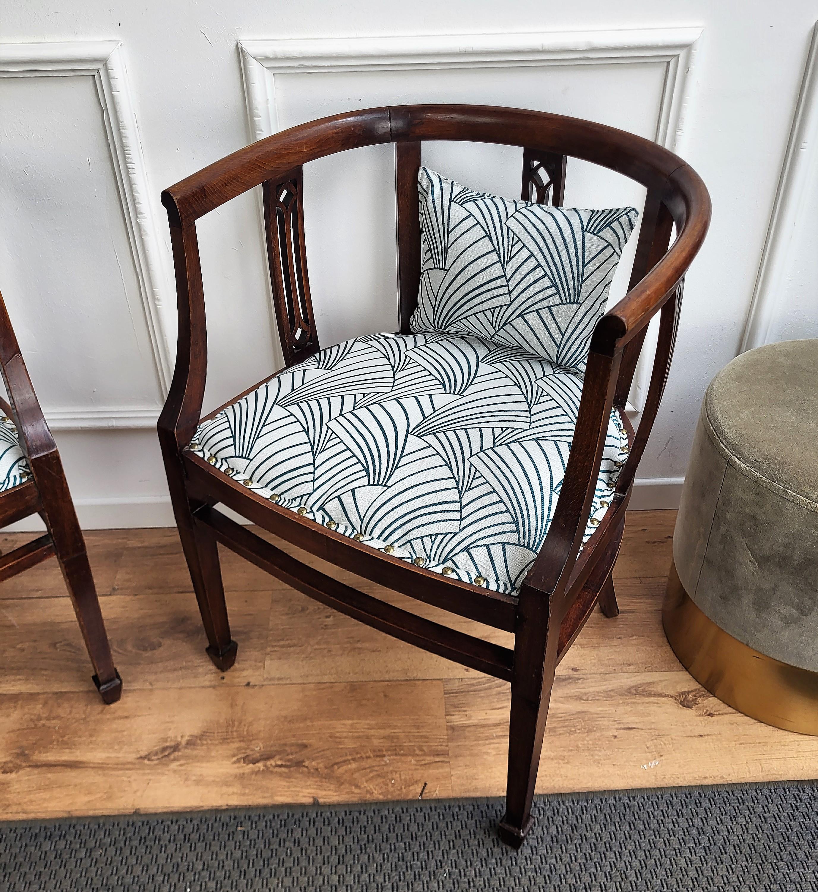 Pair of 20thCentury Italian Wooden Carved Upholstered Chairs In Good Condition For Sale In Carimate, Como