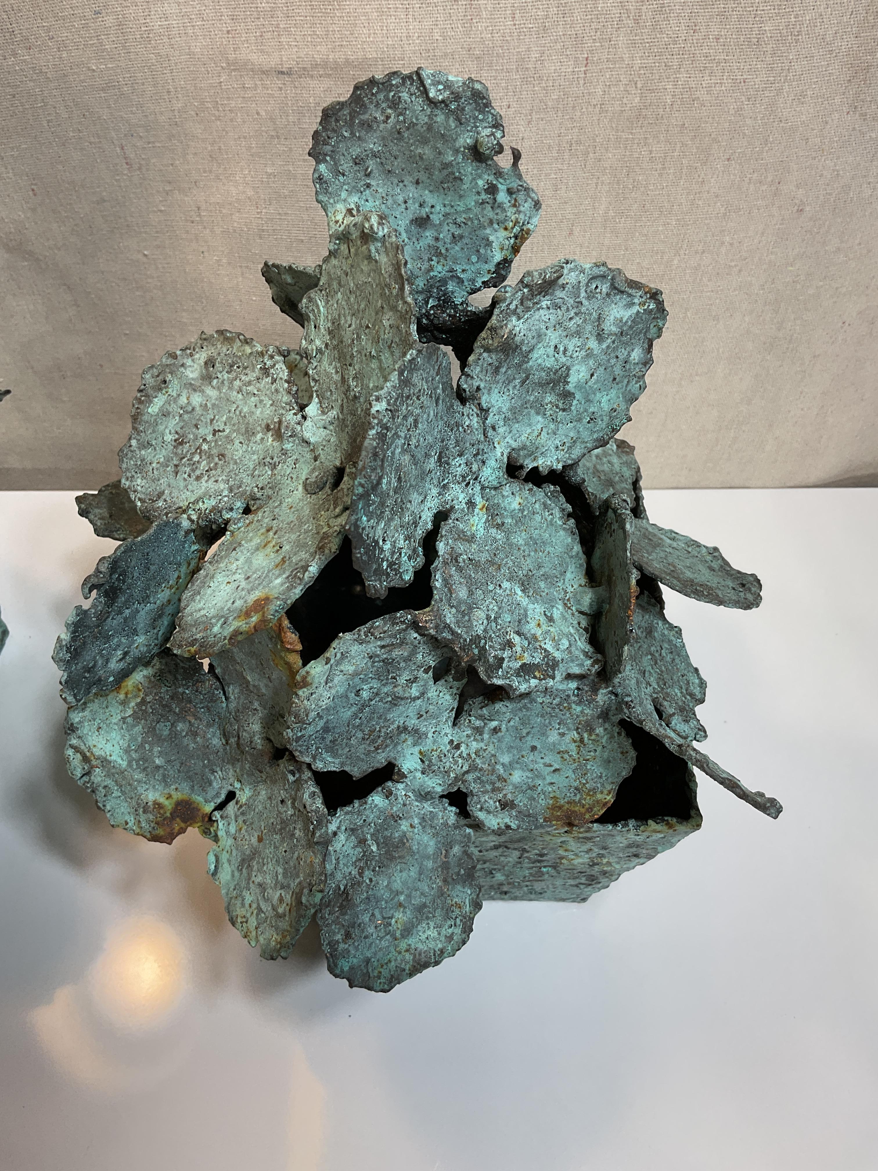 XXI secolo e contemporaneo Coppia di sculture floreali astratte in bronzo del XXI secolo in vendita
