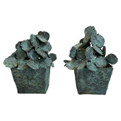 Pareja de esculturas florales abstractas de bronce del siglo XXI