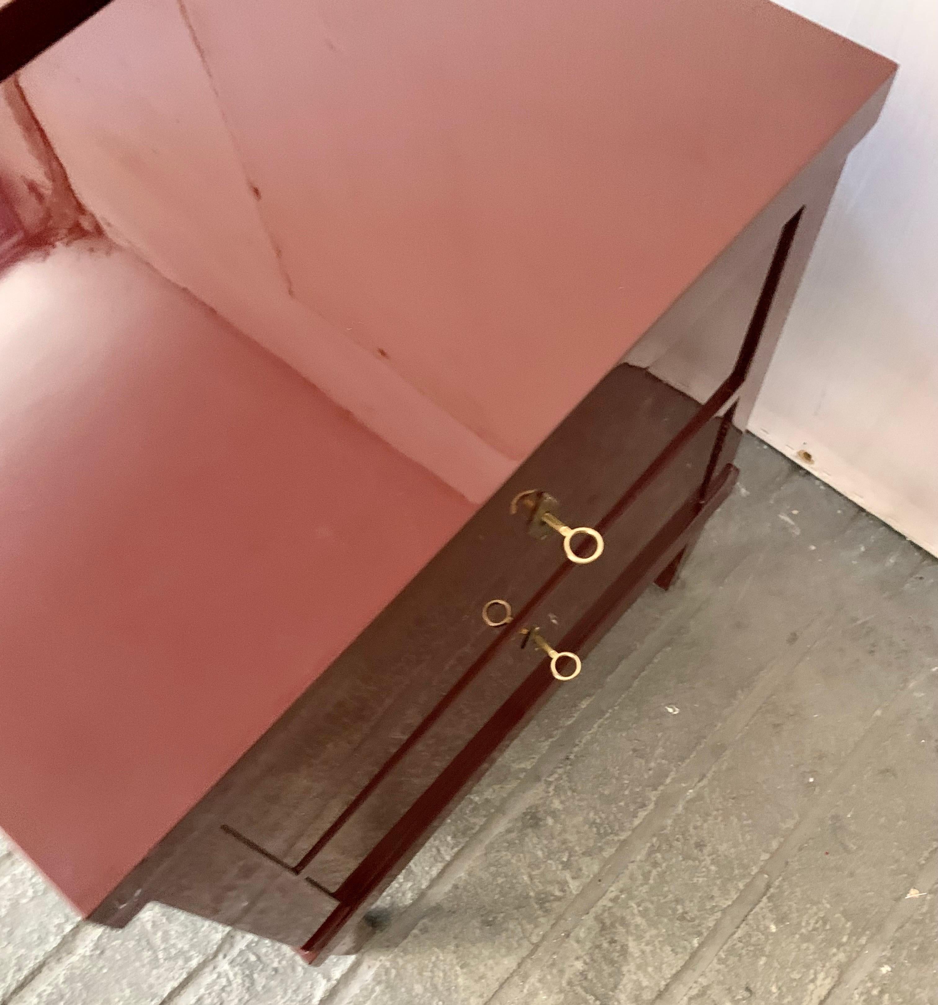 Paire de commodes ou de tables de chevet laquées du 21e Maooron de style Biedermeier en vente 3