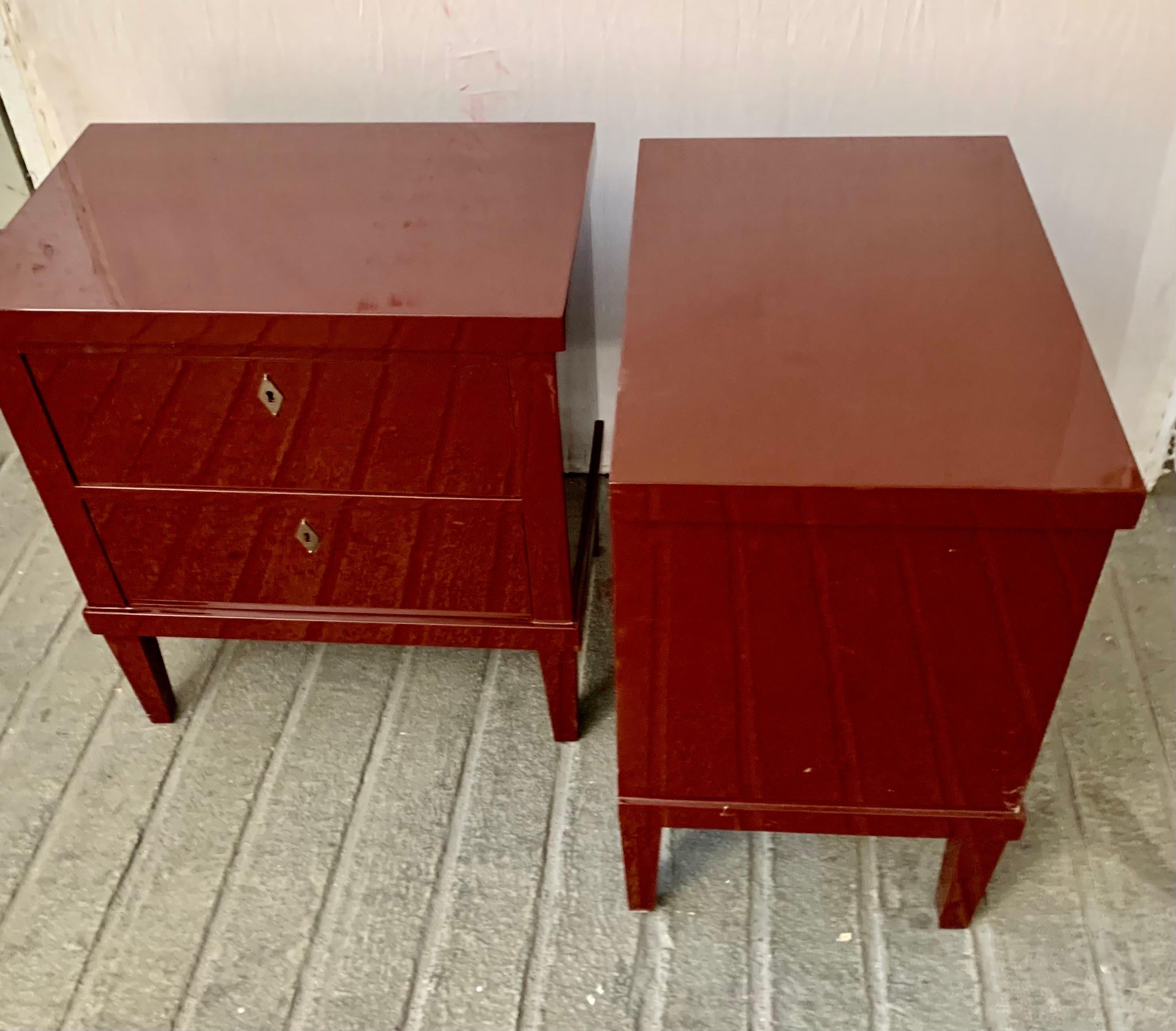 Paire de commodes ou de tables de chevet laquées du 21e Maooron de style Biedermeier en vente 4